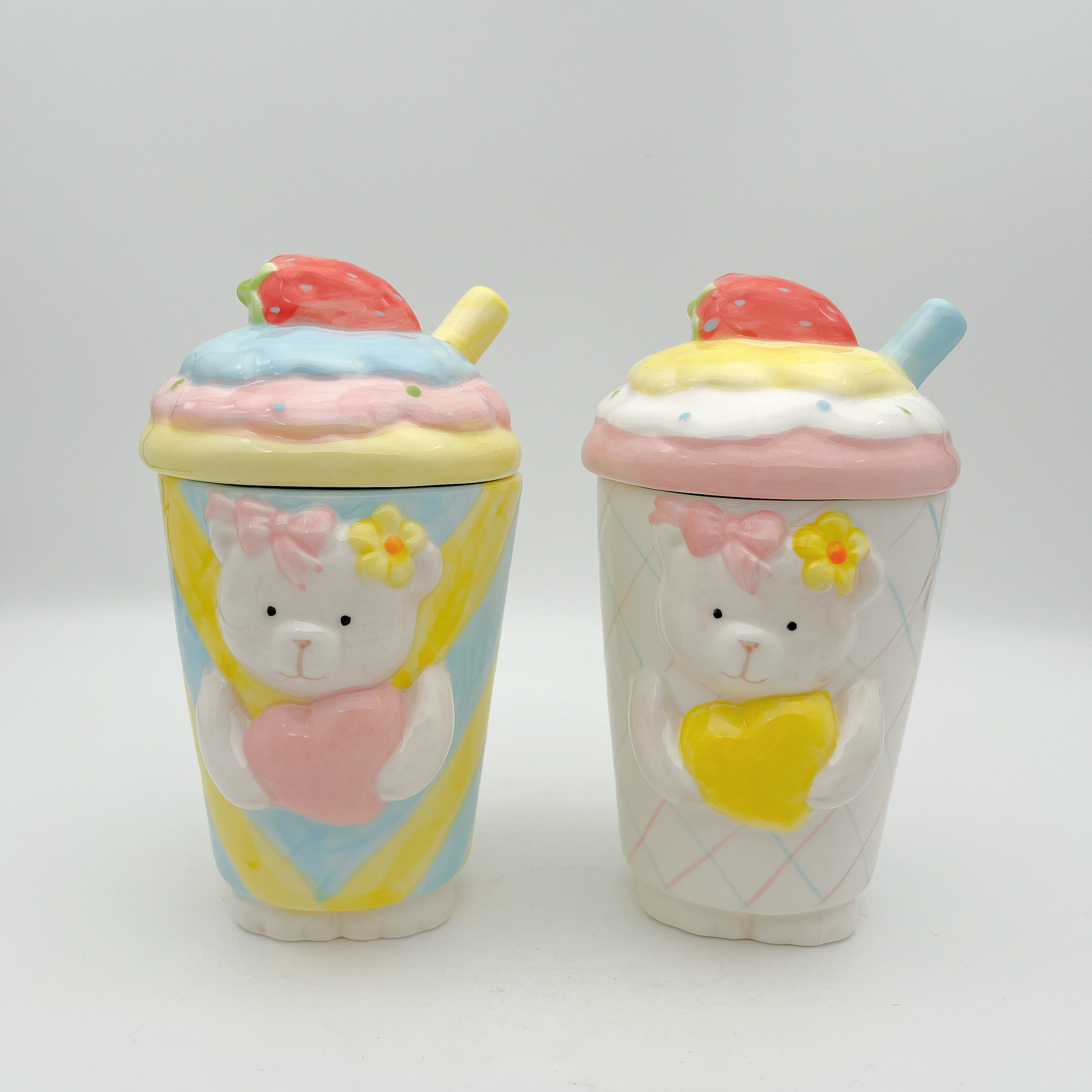 高温釉下彩可爱小熊ins草莓陶瓷带盖水杯个性潮流情侣杯节日礼物