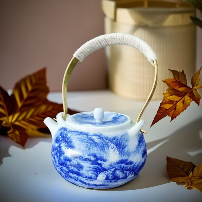 精品山水青花提梁壶