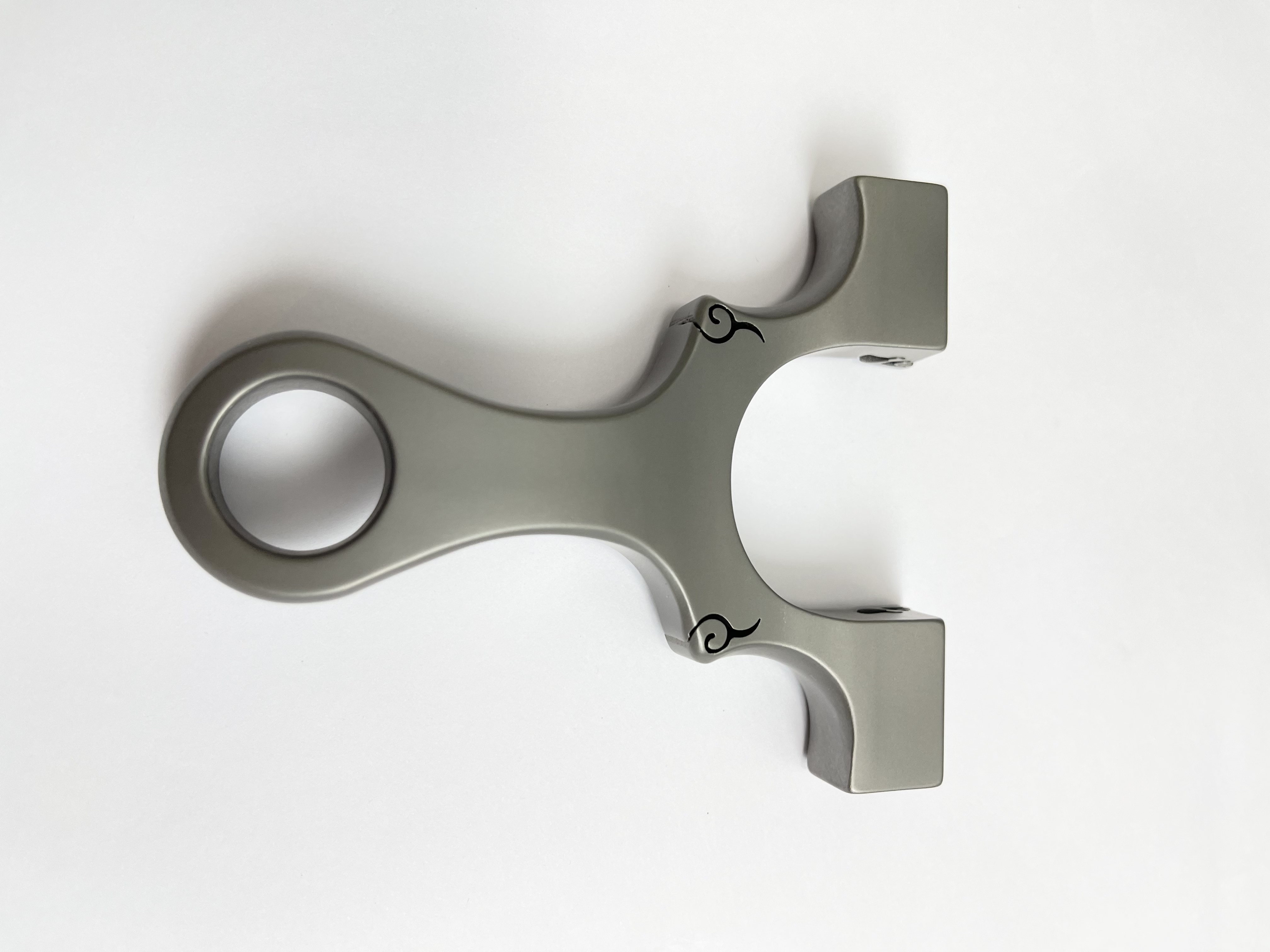 仓月狼正品五代高精度玛雅龙齿8020/9025弓弹弓钛合金弹弓钛合金