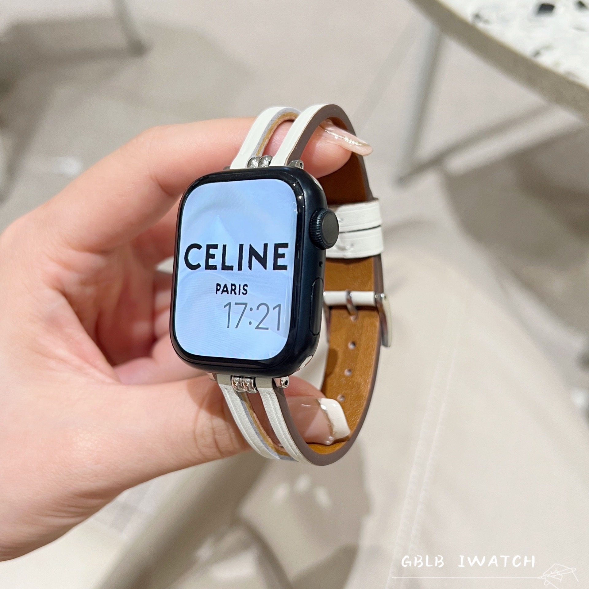 适用Apple Watch S10苹果手表表带镂空双珠细女iWatch9876/se真皮