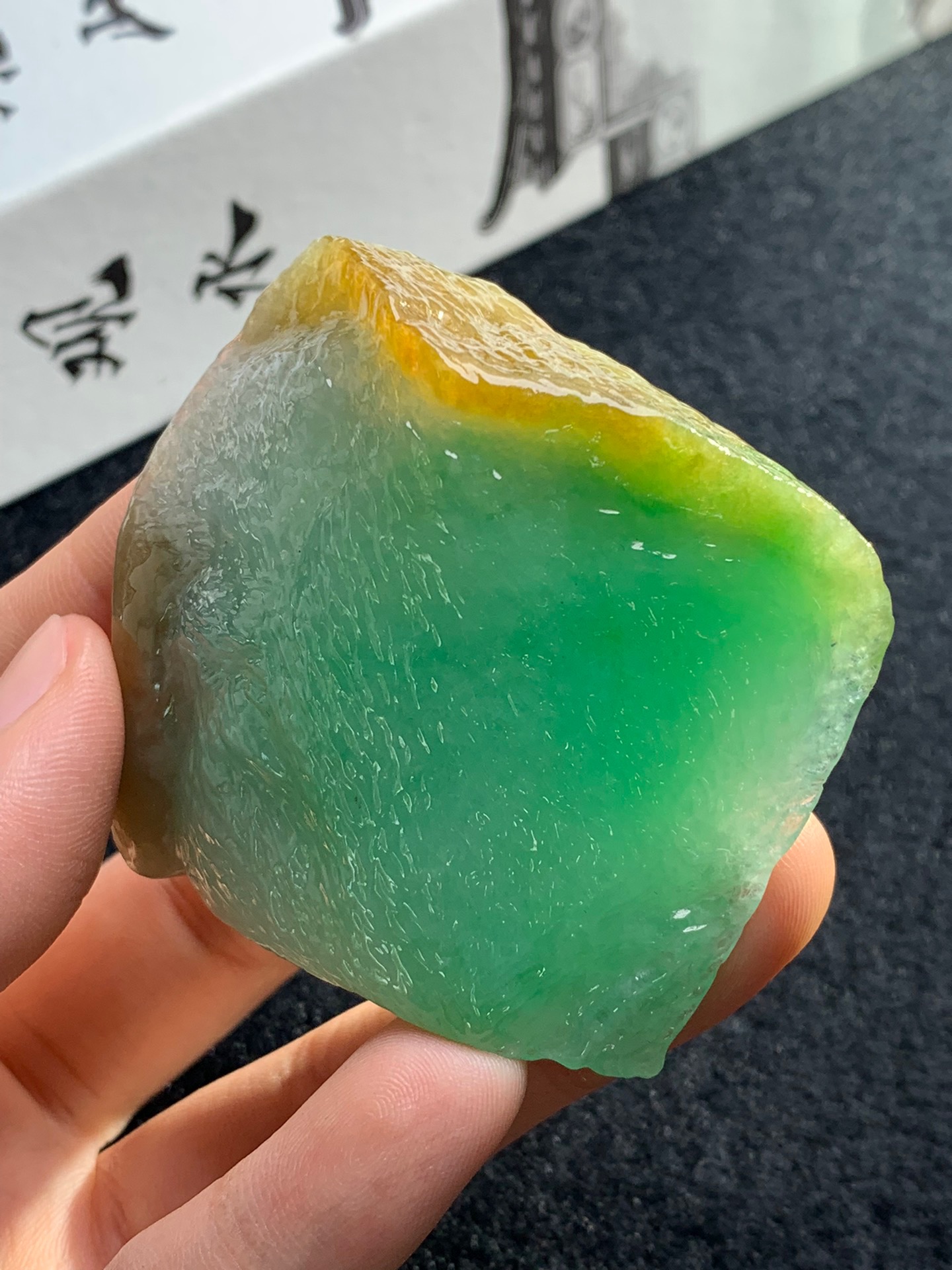 黄加绿料子满满的果绿感缅甸天然A货翡翠 56.4×48.4×24.4