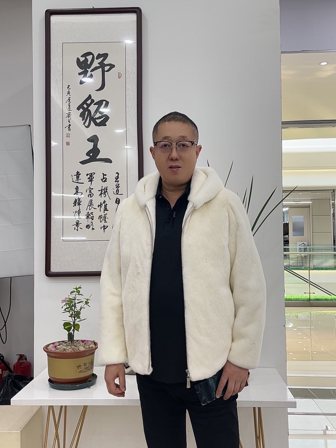 男士男款丹麦短二纯白色貂皮时尚潮流整貂夹克拉链帽男装上衣