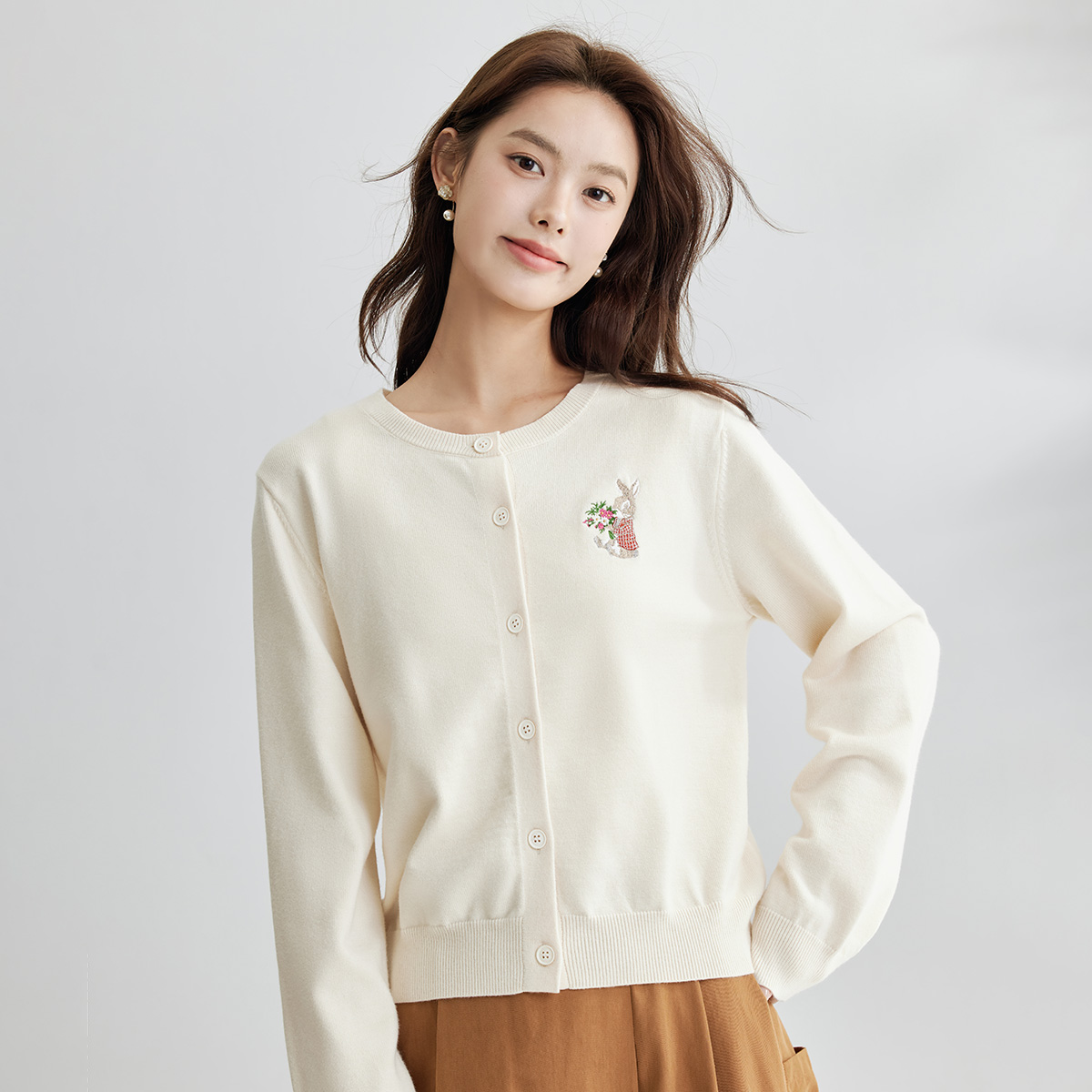 【欧若风】茵曼25秋季舒适圆领新款百搭显瘦长袖针织衫毛衣女绣花