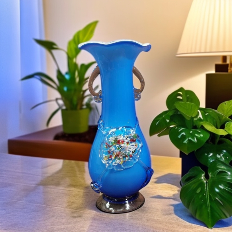 日本舶来品琉璃花瓶一个，手捏浮雕无底款，高约16cm，品相如图