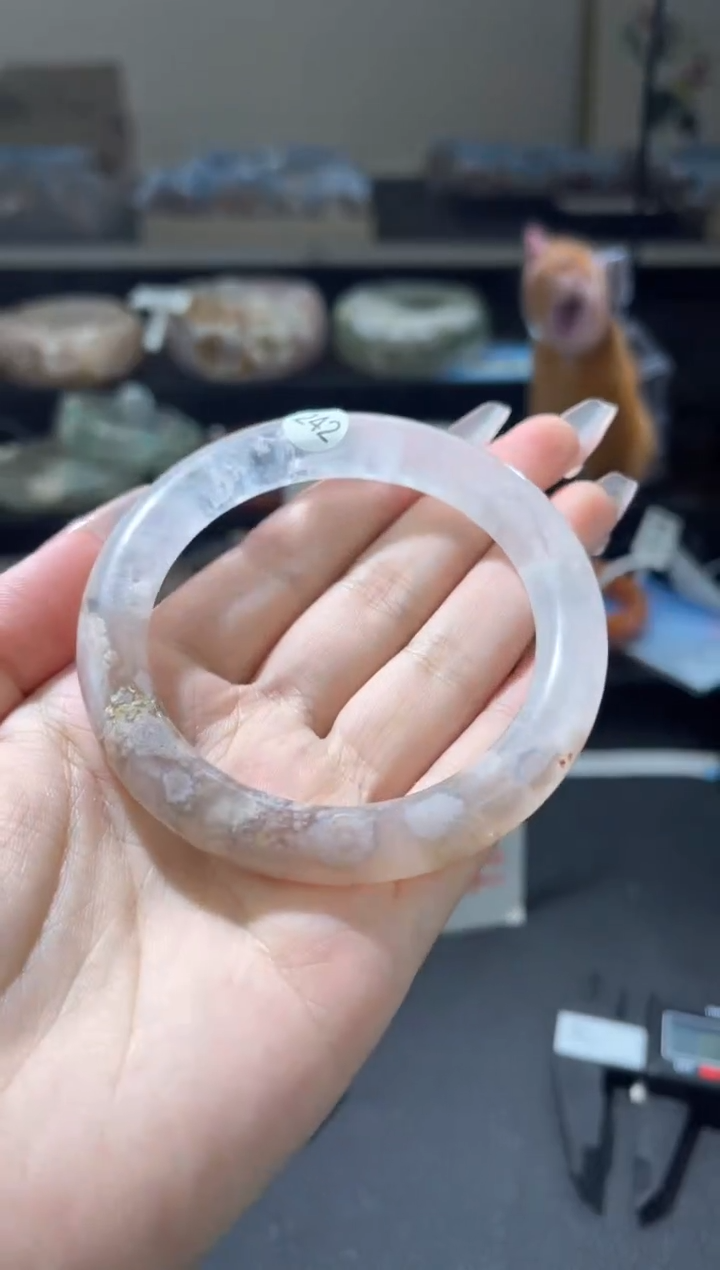 【闪购商品】石英质玉手镯未镶嵌（242）54