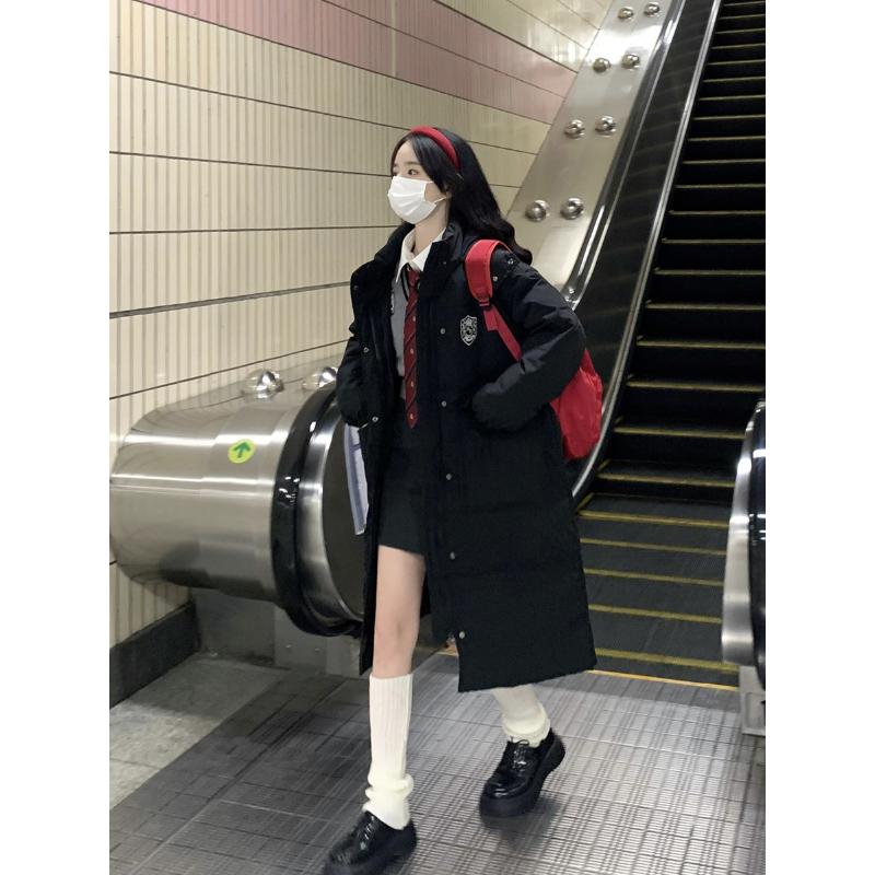 反季新款中长款过膝羽绒服女韩系学院风宽松连帽白鸭绒加厚冬外套