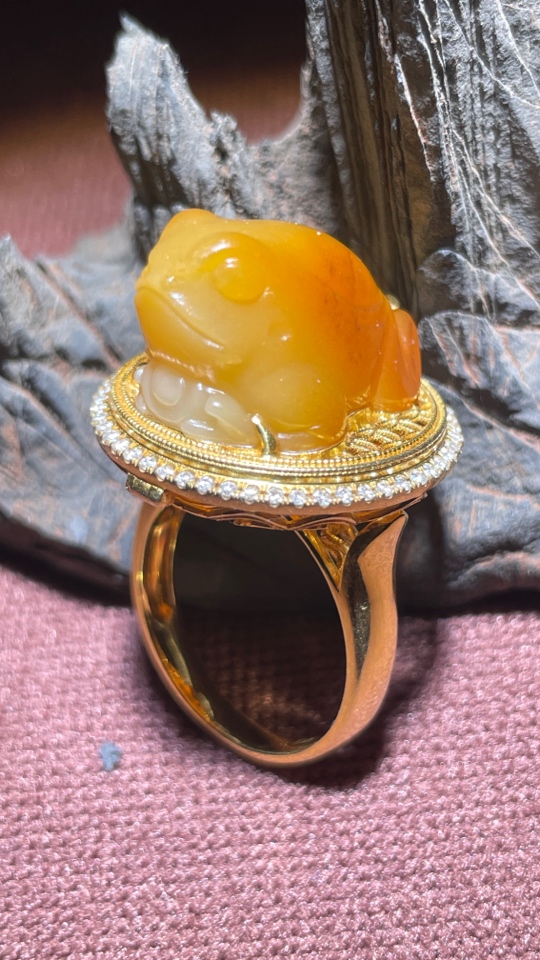 新疆和田玉黄沁戒指