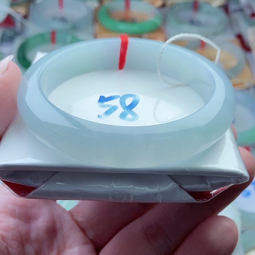 【闪购商品】翡翠手镯未镶嵌天空蓝飘花冰润细腻起胶