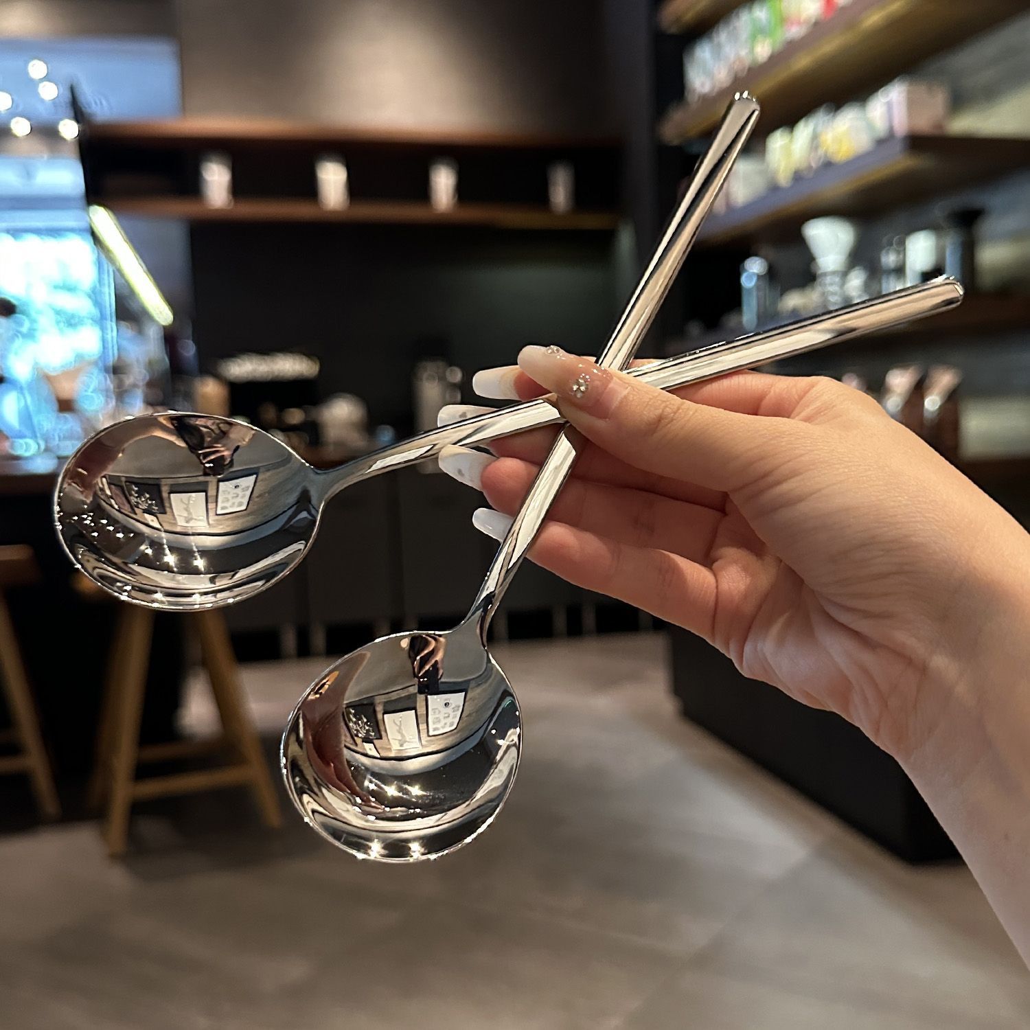 304不锈钢勺子汤勺长柄高颜值家用网红吃饭勺喝汤圆头汤匙餐具