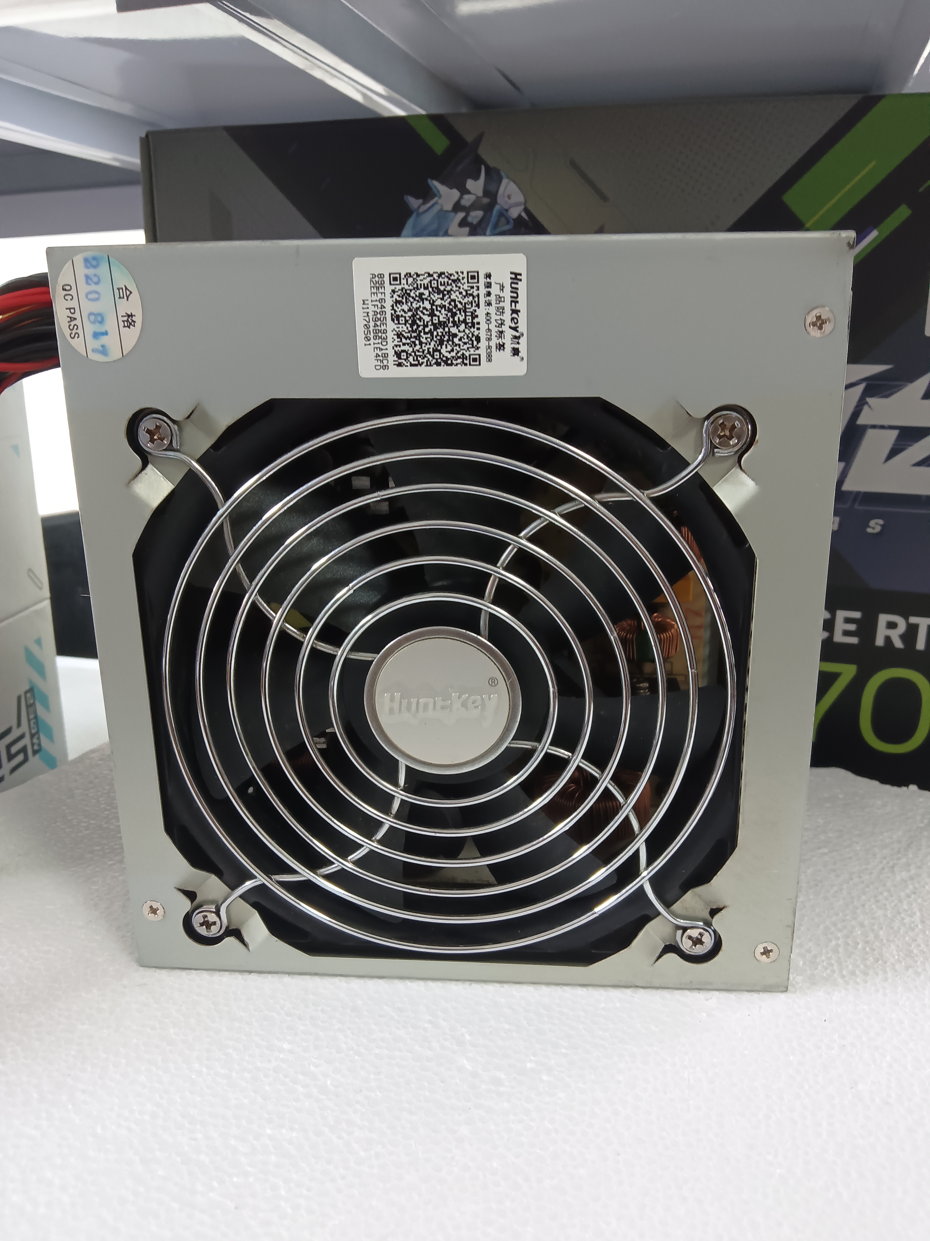 95新 Huntkey/航嘉 航嘉GS800猛擎 额定700W 电源 