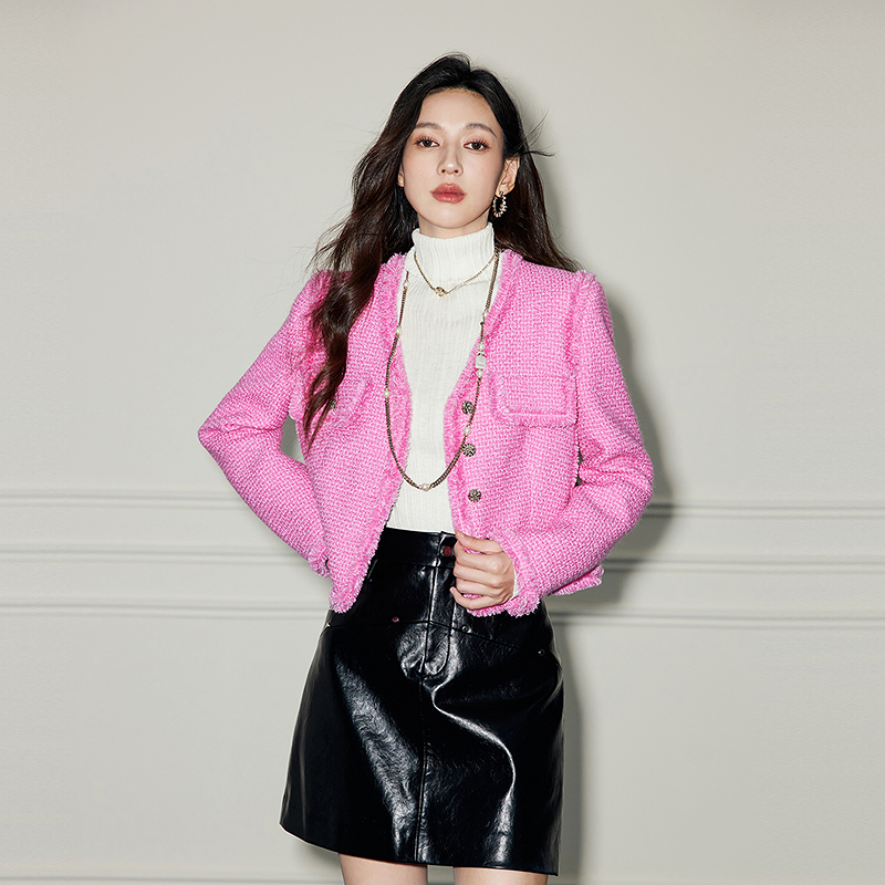 卡拉佛名媛千金绵羊毛短外套玫粉色秋冬季V领显白上衣844E073