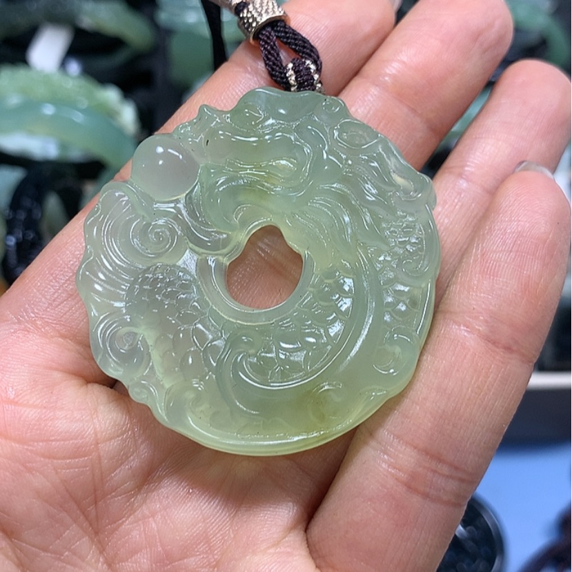 【闪购商品】蛇纹石玉颈饰未镶嵌阿**妹