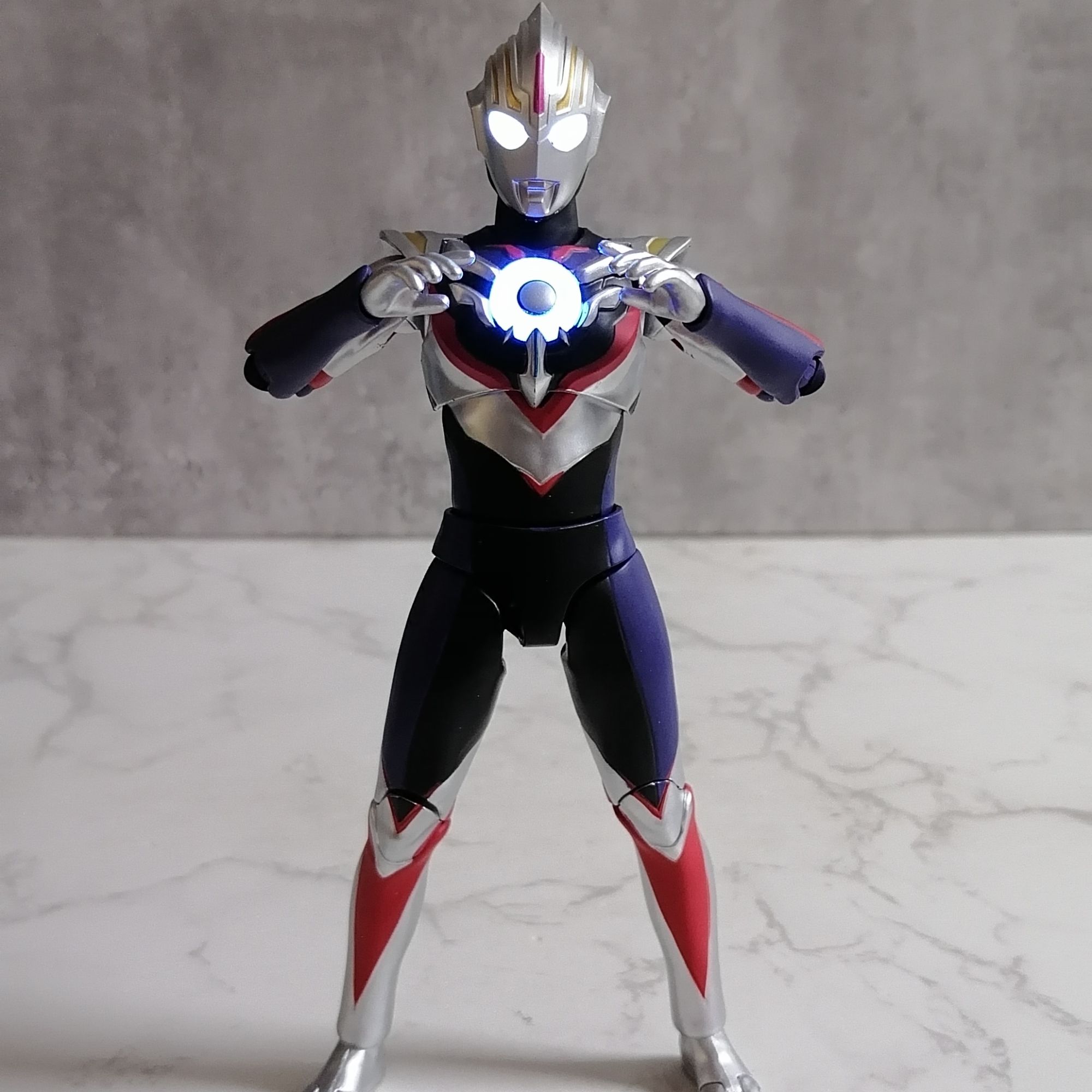 中动玩具现货正版光系列UL-A重光欧布奥特曼形态可动发光模型玩具