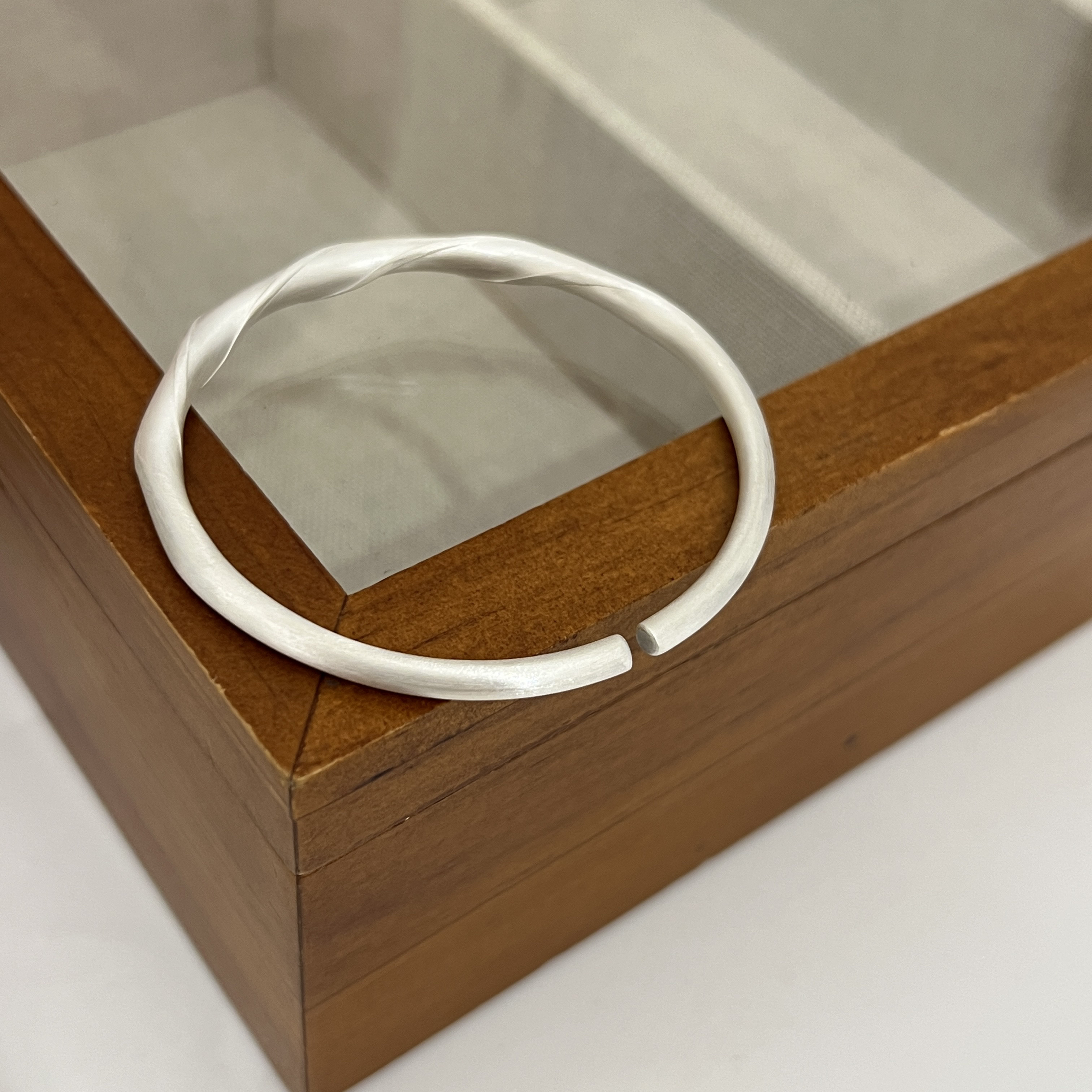 足银手镯 小众设计师款高级感喷砂工艺麻花手镯