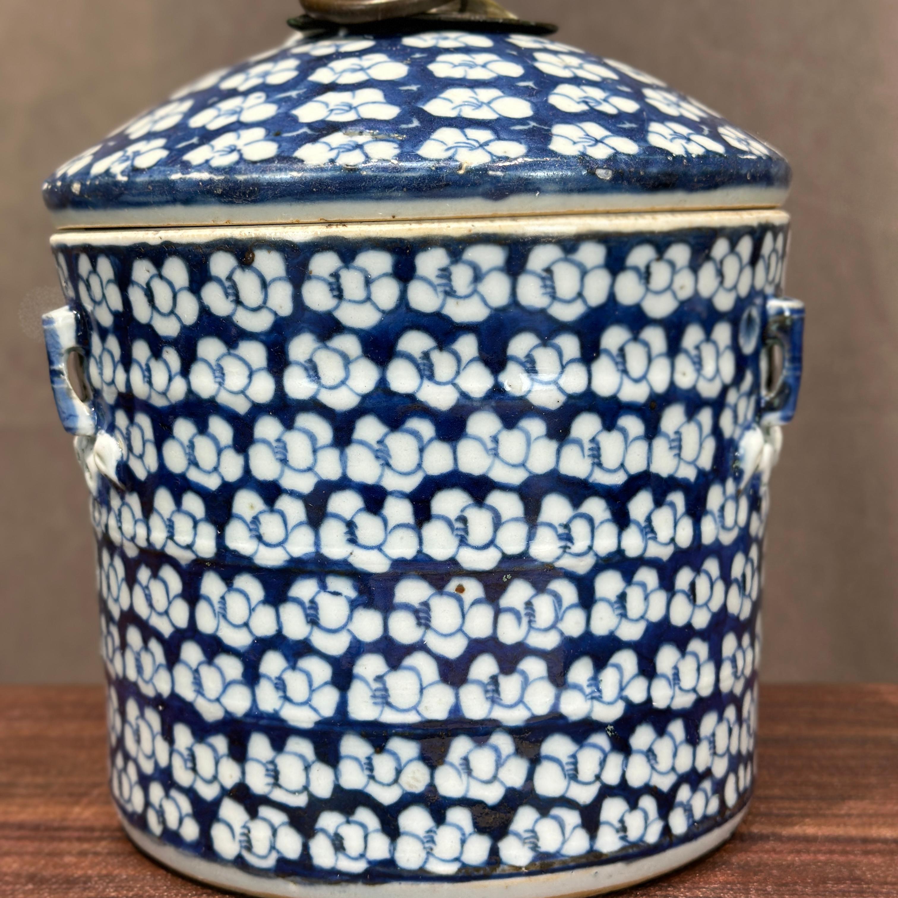 111111手绘青花留白冰梅纹盖罐