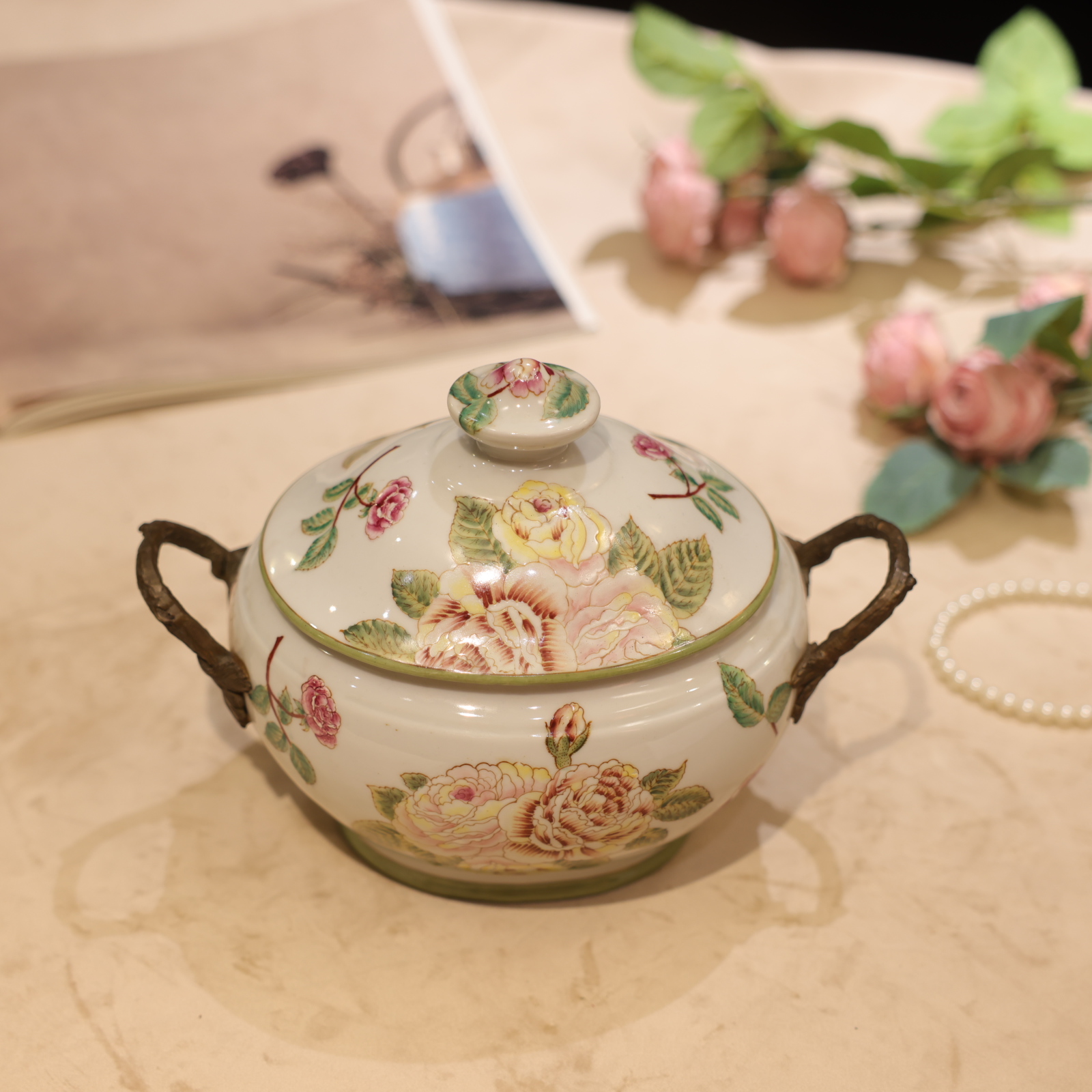 知潇家居/铜配瓷牡丹花开双耳盖罐/汤碗/桌面收纳盖盒/多用