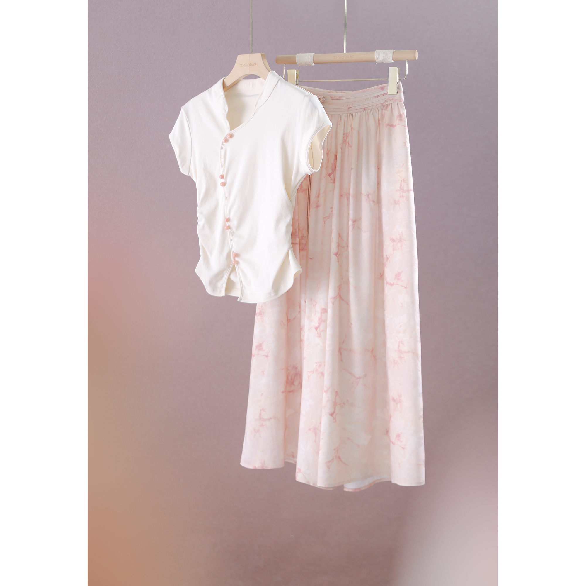 【赵大喜】白桃花茶 | 简约立领短袖T恤A字印花裤裙套装