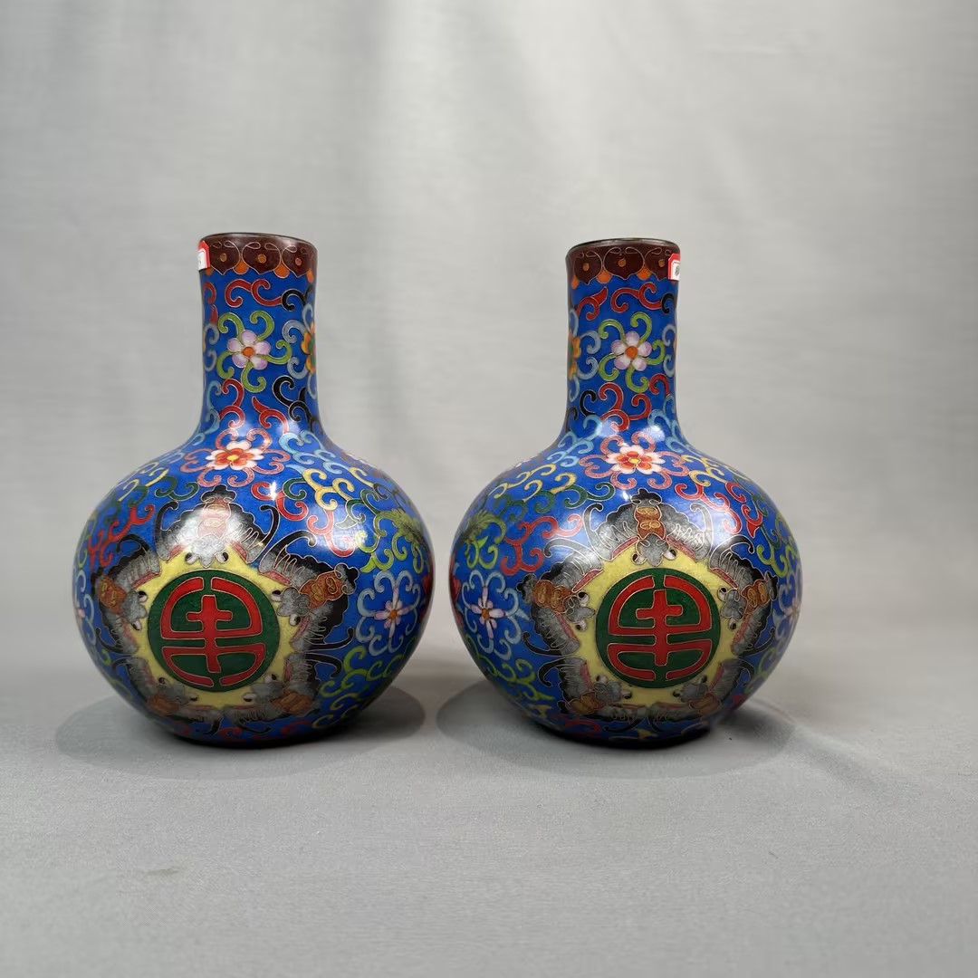 清景泰蓝铜胎掐丝缠枝莲福寿纹天球瓶一对（单只有裂）B2-113