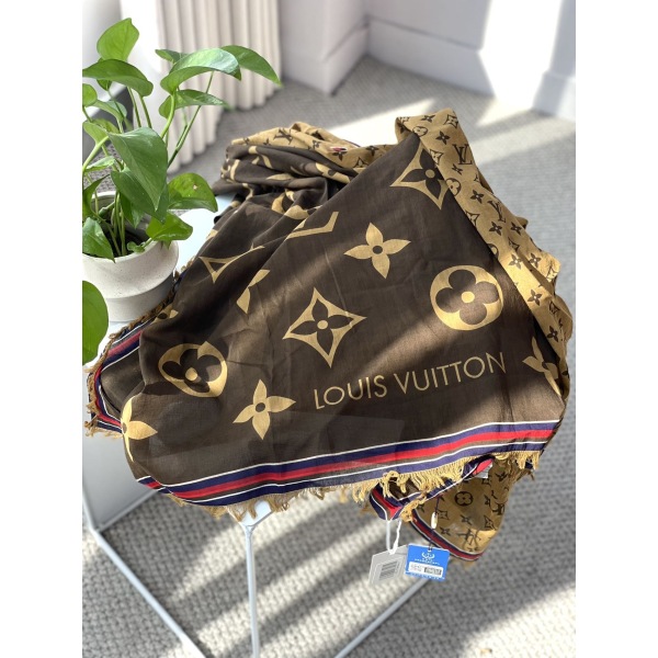 妃鱼/路易威登/棉/围巾/95新/市场价6899/z1029