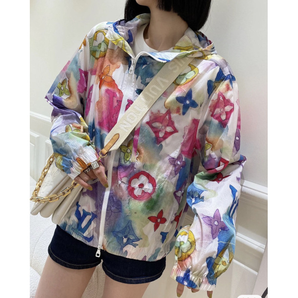 妃鱼/路易威登/锦纶/外套/95新/市场价33000/双0721