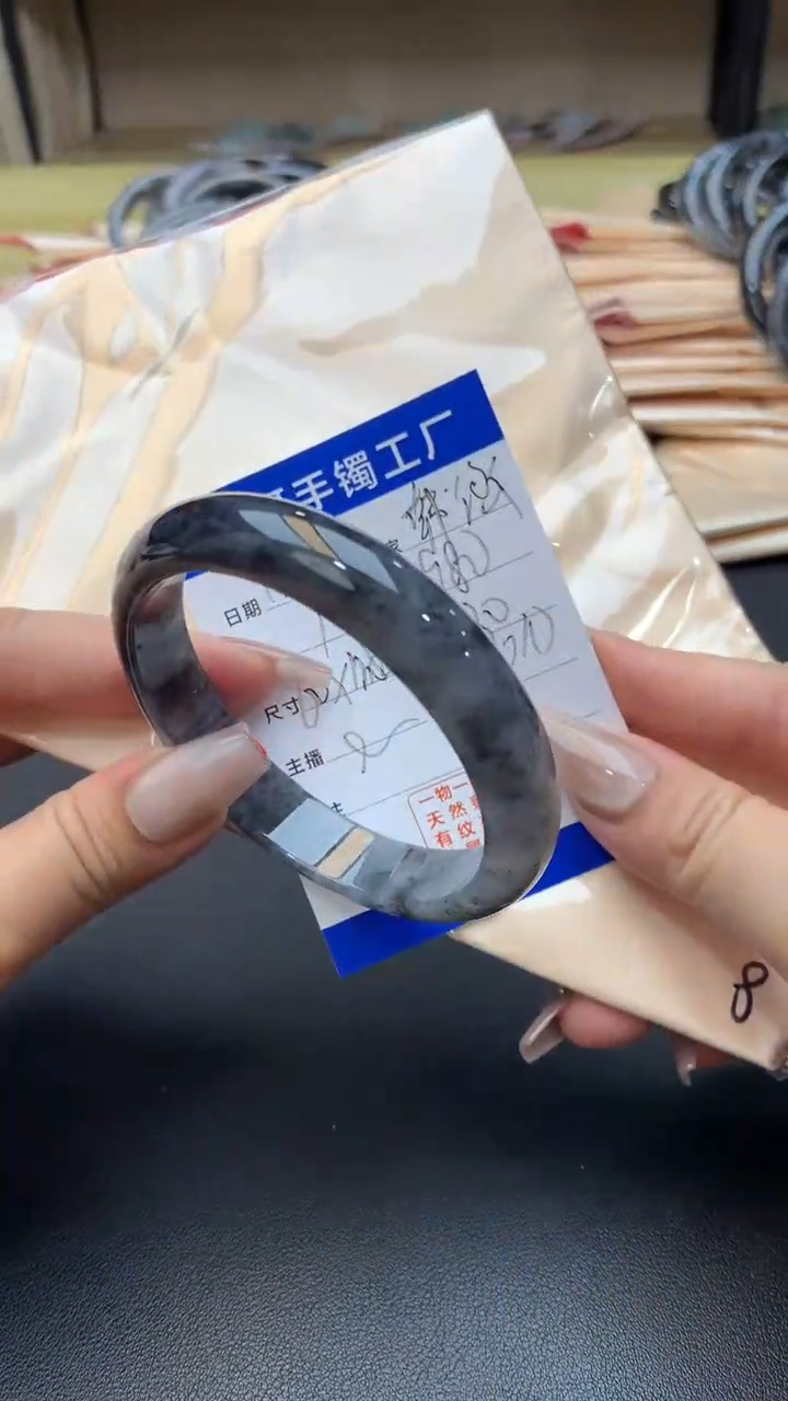 【闪购商品】翡翠手镯未镶嵌手镯