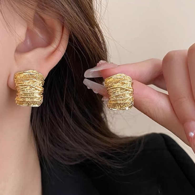 铜合金耳饰 A101 港风金属褶皱不规则弧形耳钉气质轻奢高级感小众