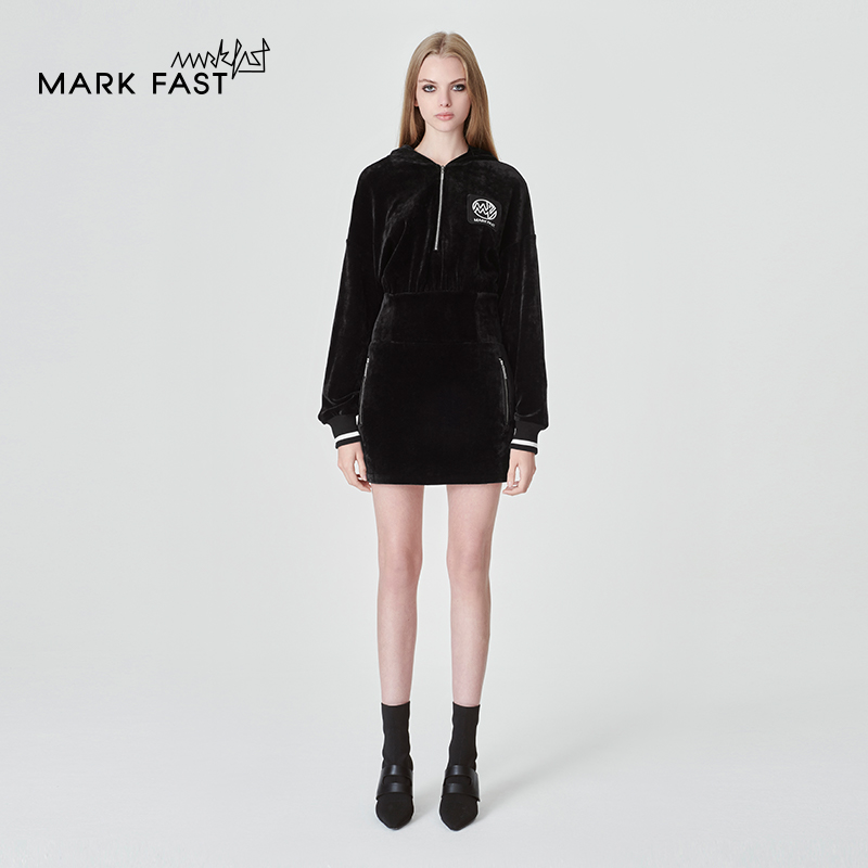 MARKFAST设计师品牌时尚黑色丝绒连帽包臀卫衣裙女M1DFW61240