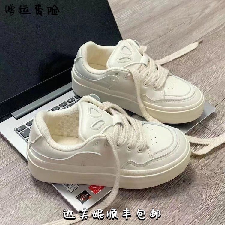 达芙妮牌交叉绑带牛津鞋松糕底超细纤维圆头深口运动鞋秋冬保暖