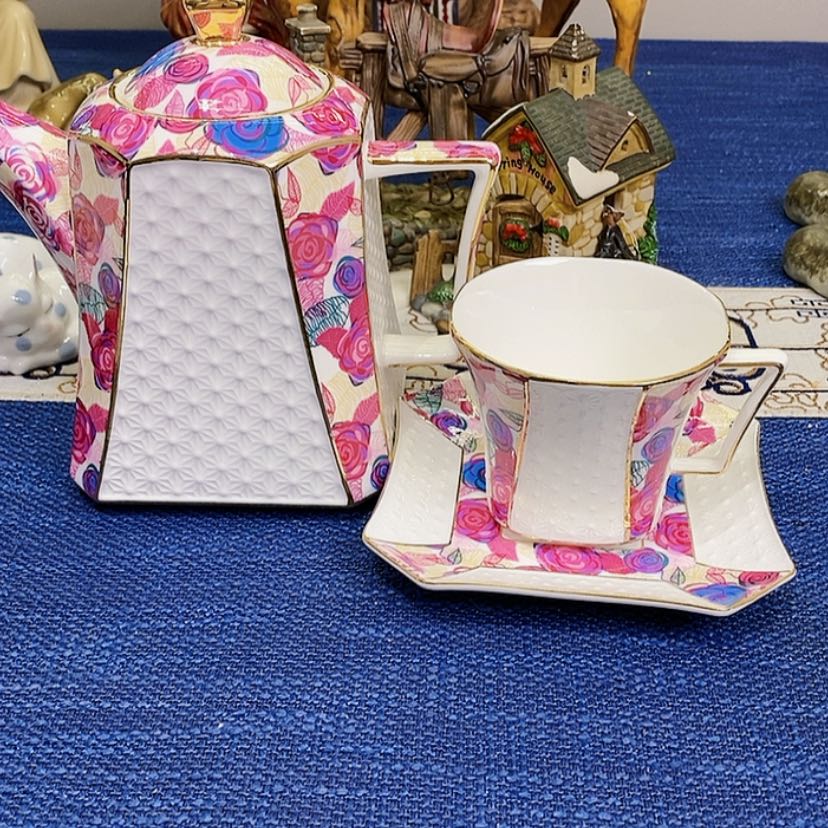 【闪购商品】瓷摆件✨****?