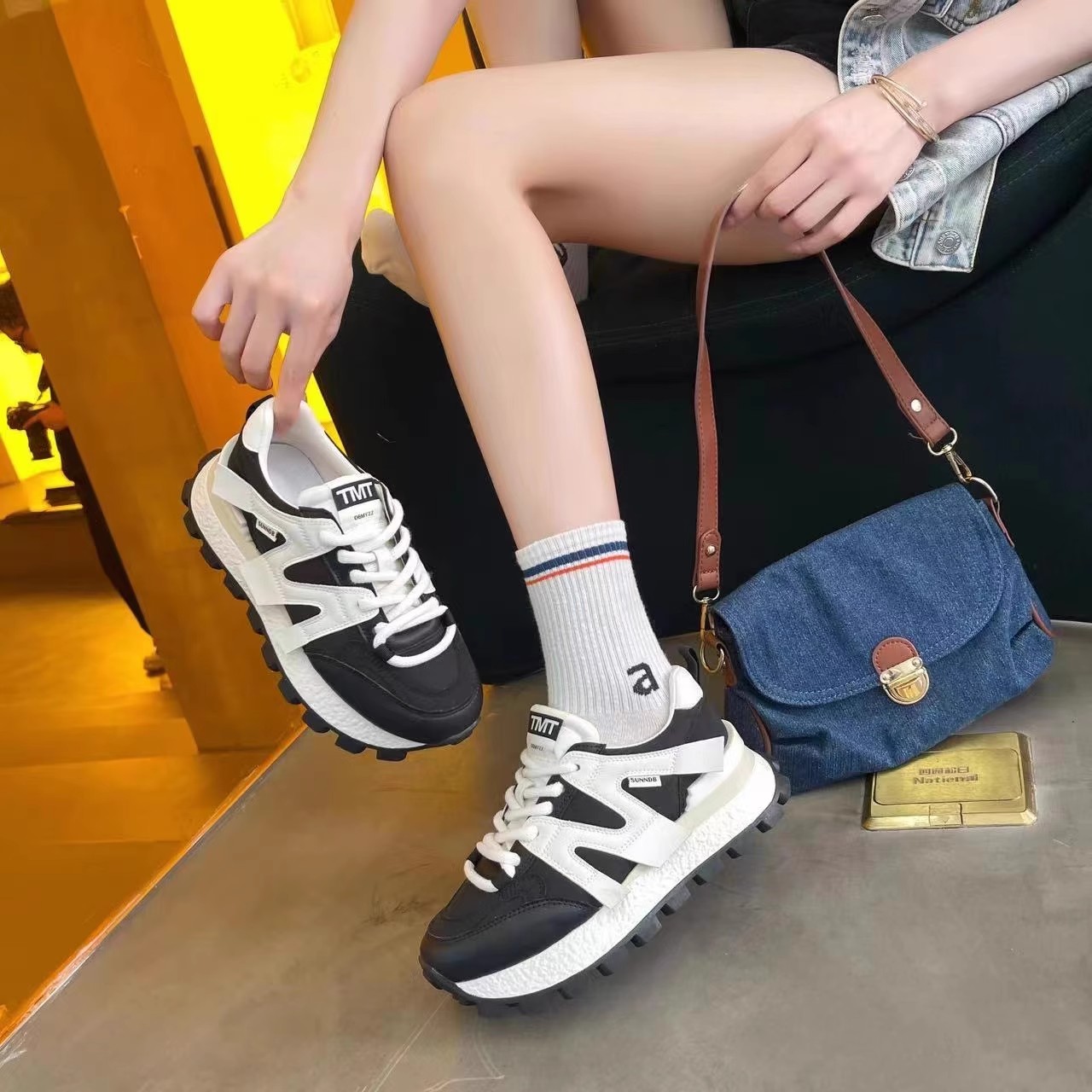 新款阿甘加绒跑步鞋女款软底轻便减震防滑耐磨运动鞋女韩版ins