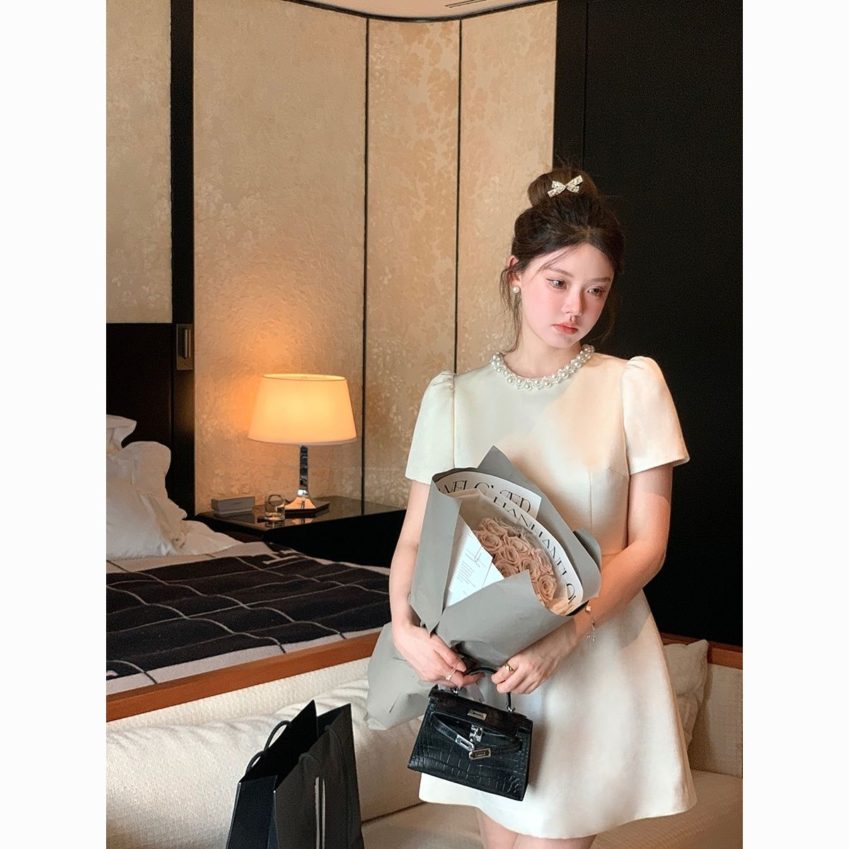 法式小众珍珠领泡泡袖收腰显瘦连衣裙女高级感生日礼裙领证小白裙
