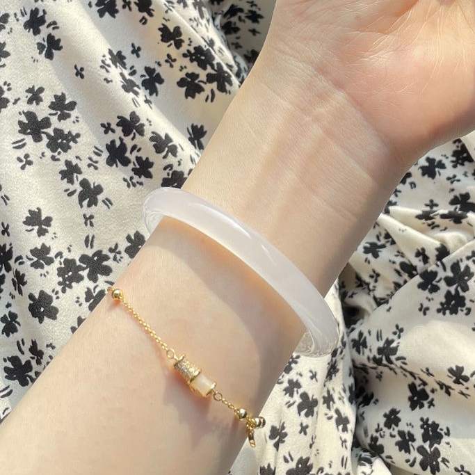 白圆条卡9➕月光冰手镯少女时尚玉手镯磨砂质感石英质玉多样性发货