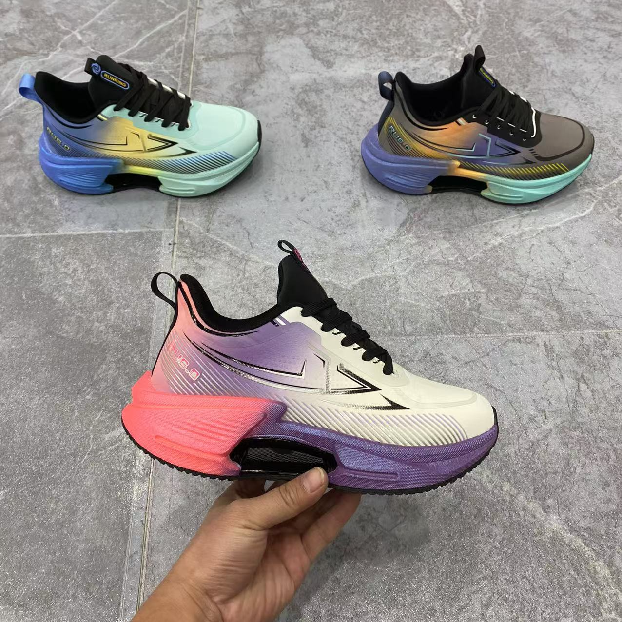 【小伦严选】2025年男女碳板全皮高弹耐磨防滑时尚百搭运动鞋GT99