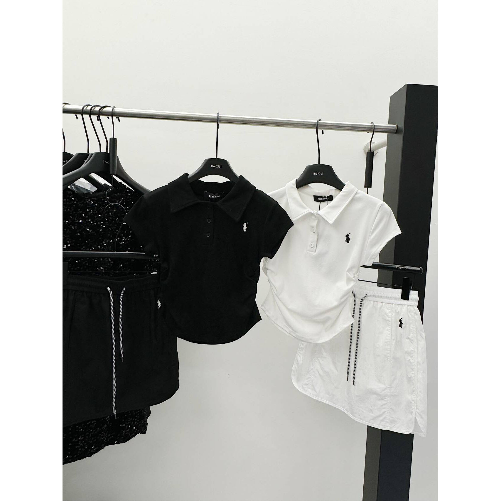 现现【设计感翻领刺绣小马短袖T恤】简约百搭正肩休闲显瘦翻领上衣