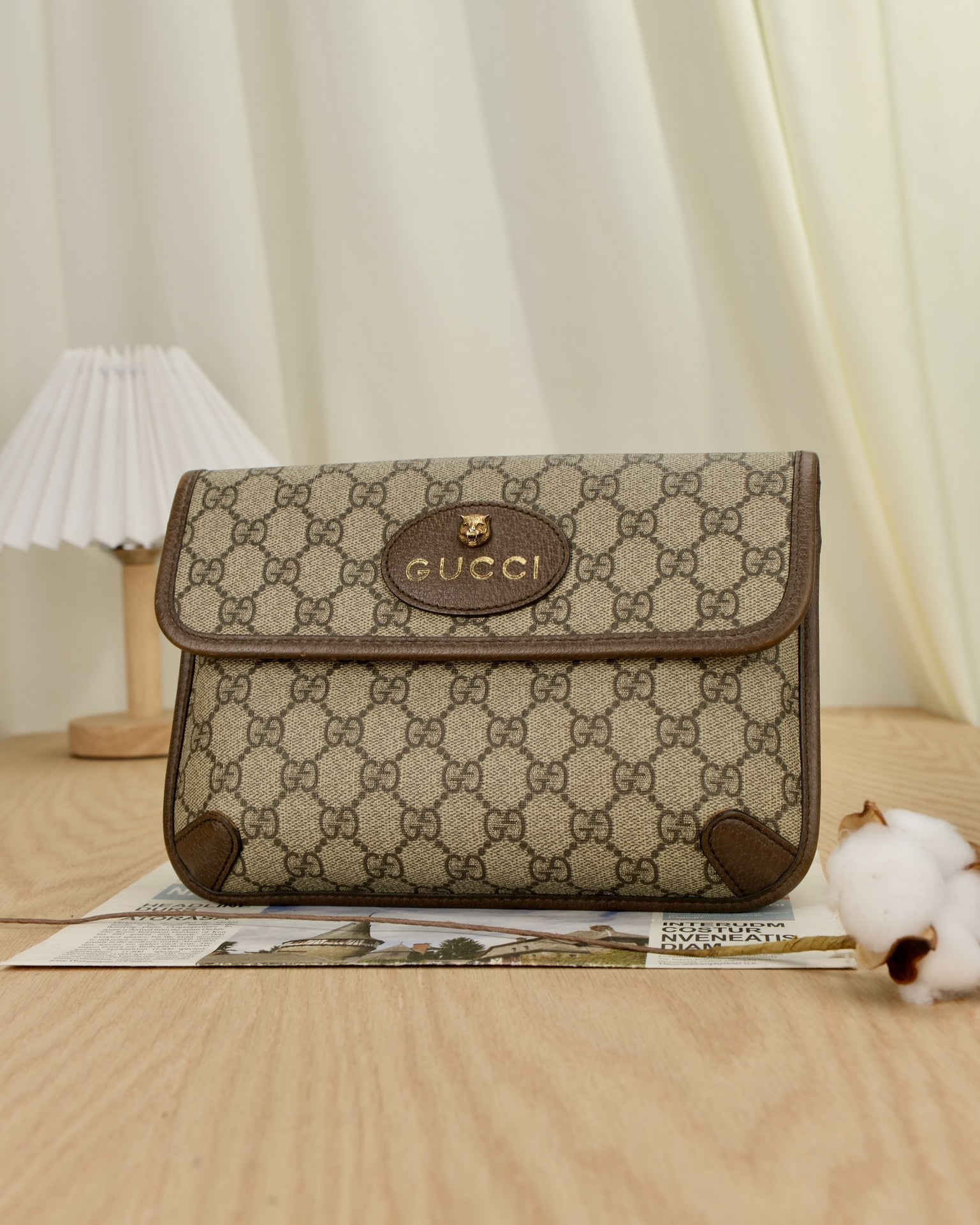 GUCCI古驰 Neo Vintage系列烫金徽标老花满印虎头条纹肩带小号