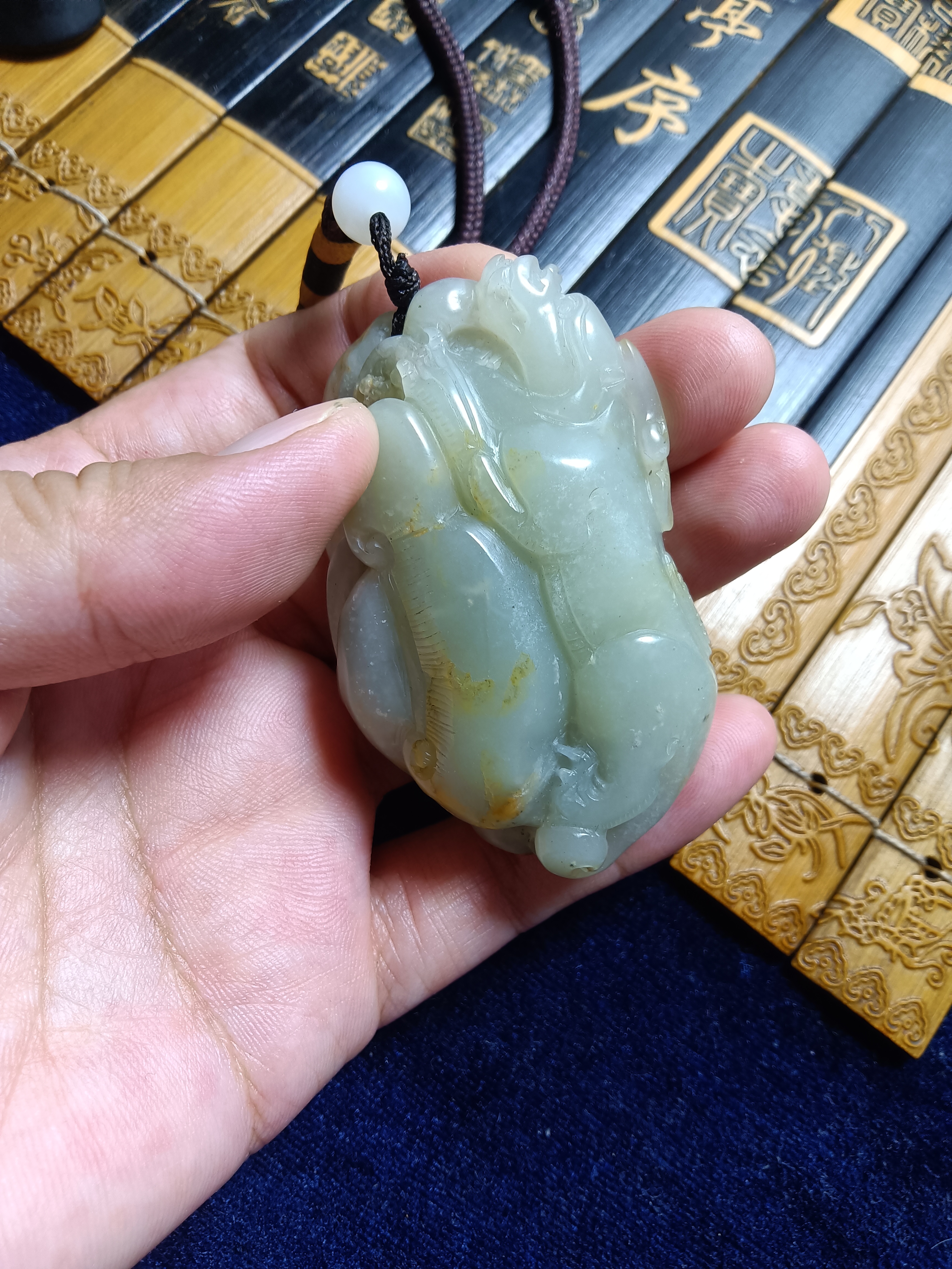 新疆和田玉手把貔貅，手工雕刻