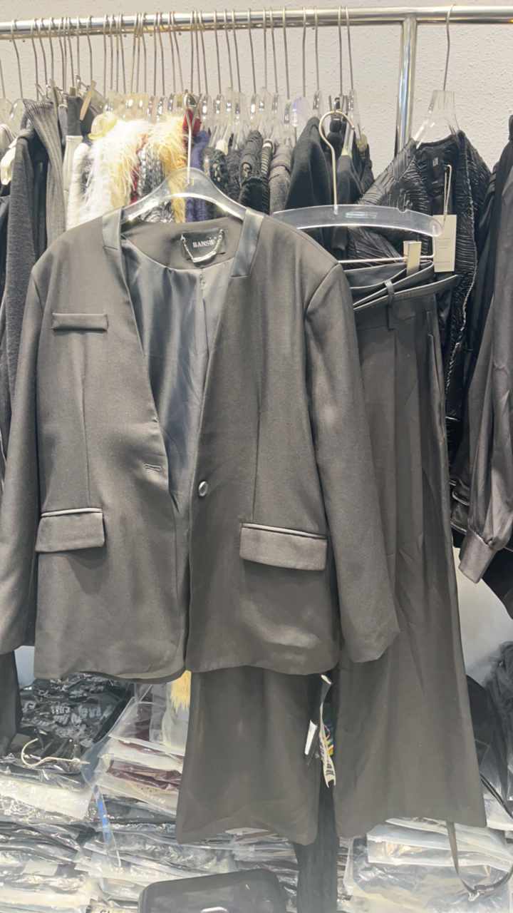 时尚西服套装黑色秋季潮流