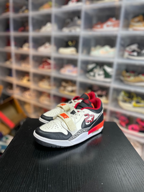 aj312白黑红休闲鞋/42偏小适合41/已精洗/全新参考