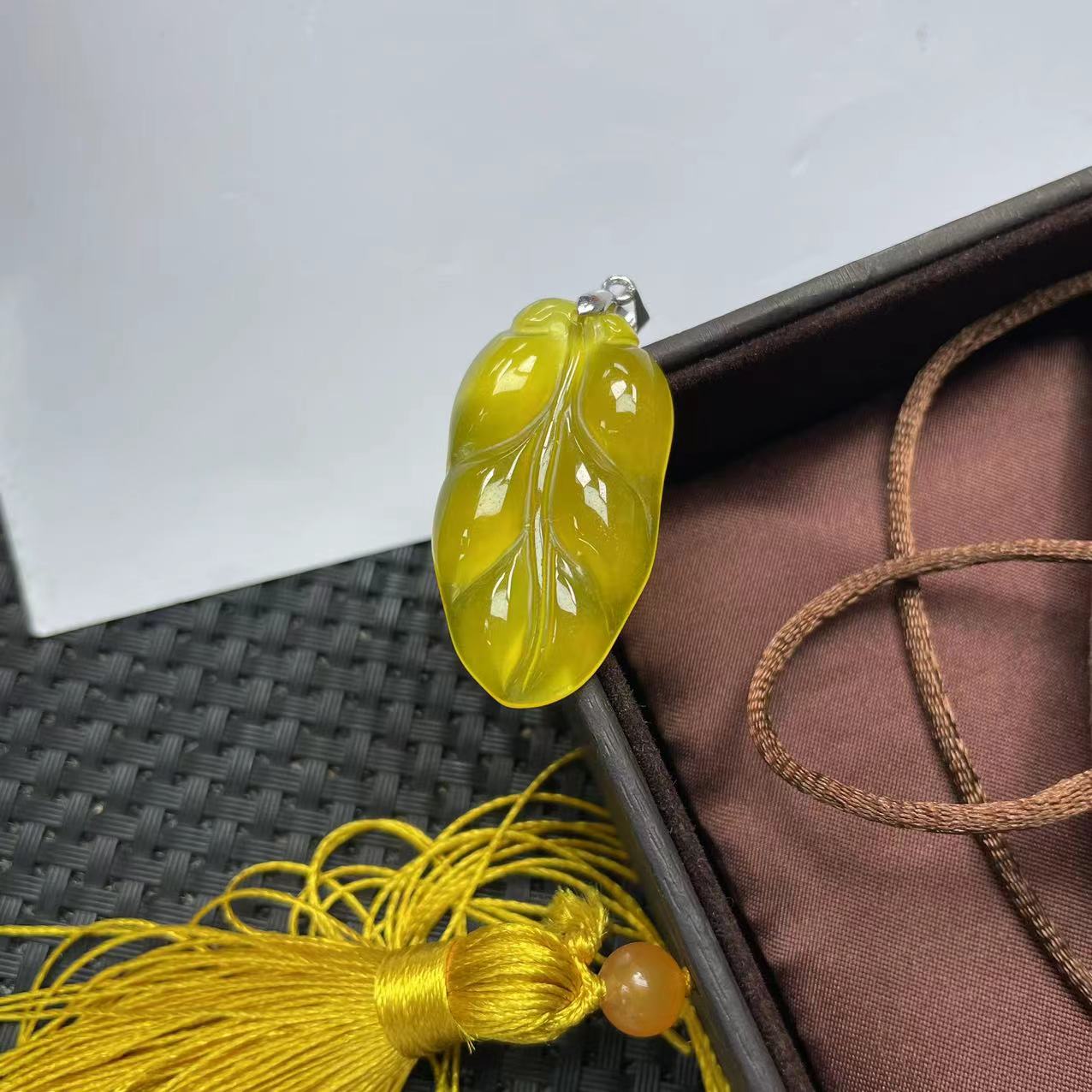 黄景叶子吊坠-1WQ495