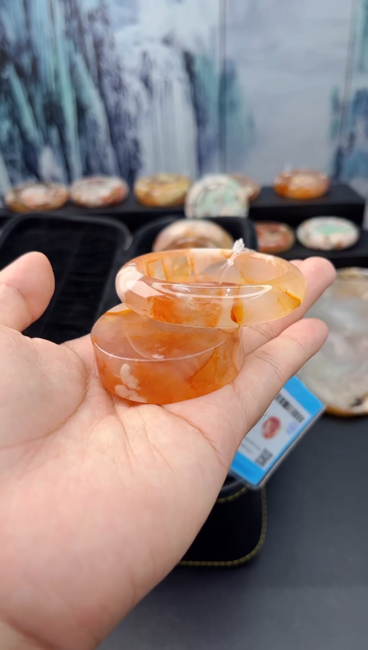 【闪购商品】石英质玉手镯未镶嵌赠品镯心（圈口53