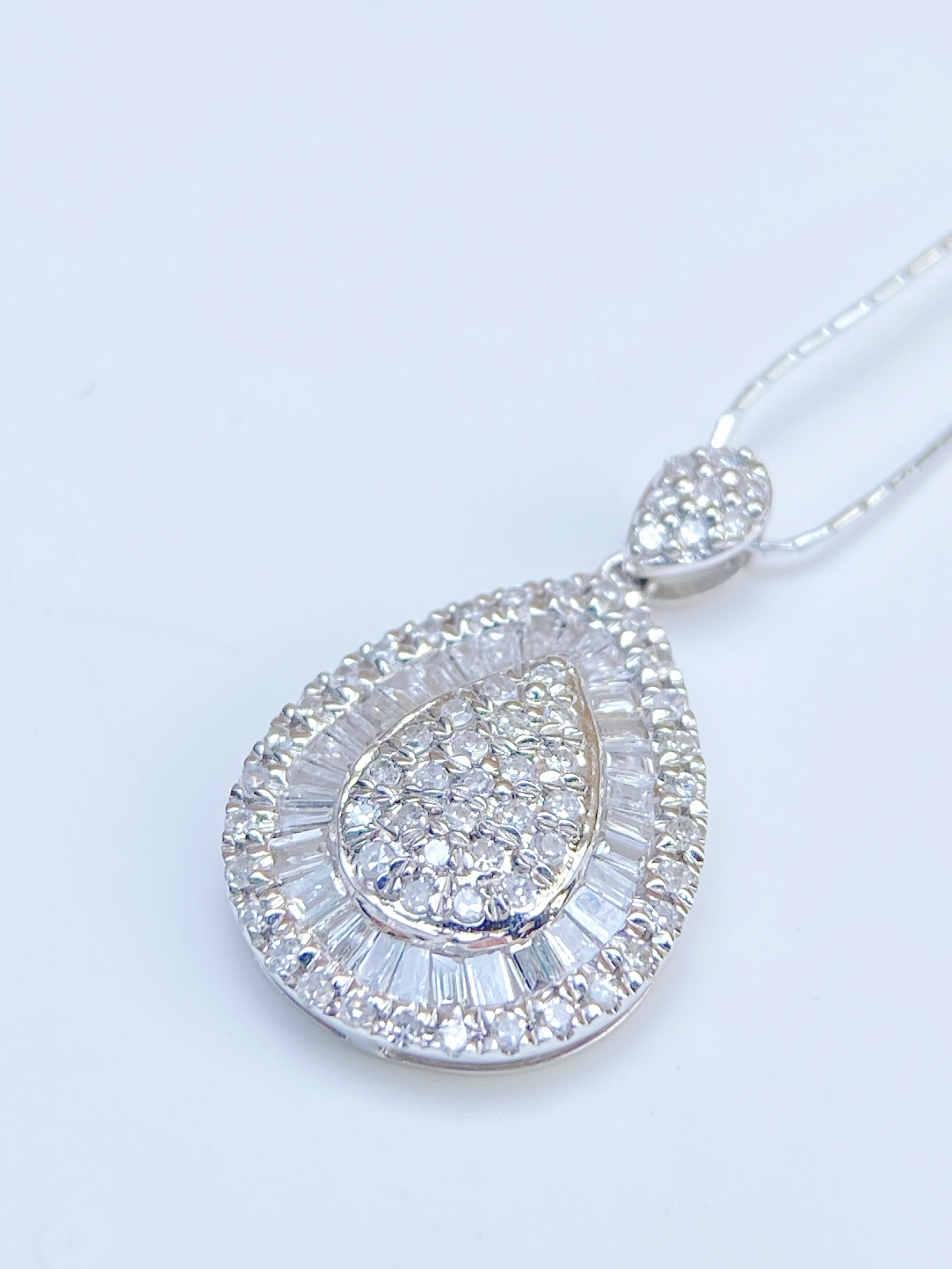 【六言精选】水滴吊坠（不含链）18K金镶嵌钻石