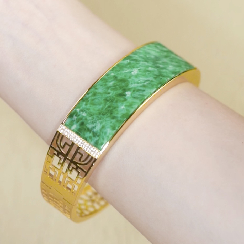 天然翡翠银925镶嵌时尚高级镂空设计感辣绿翡翠贵妃手镯