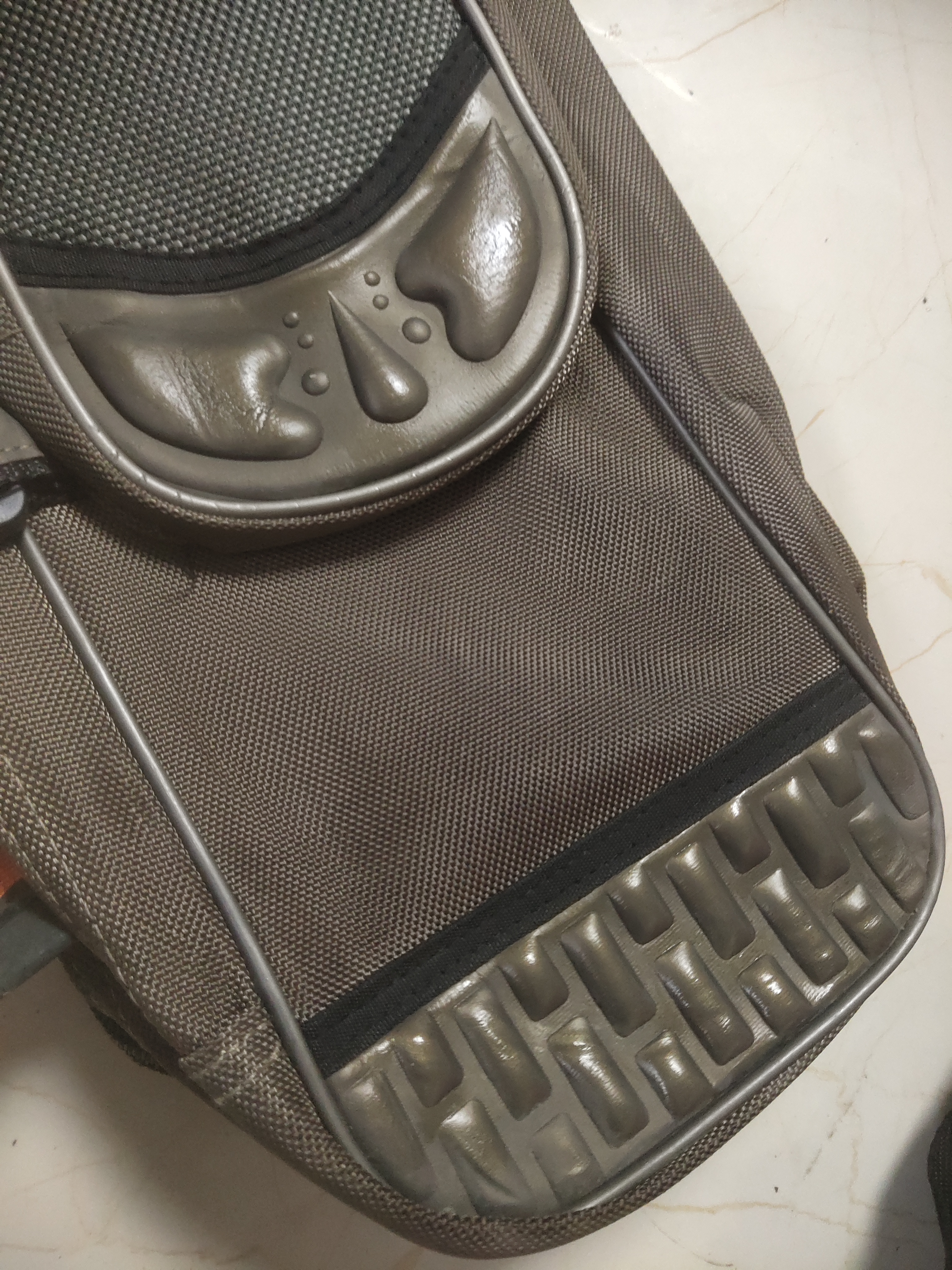 微瑕疵90厘米三层直竿包颜色随机渔具包