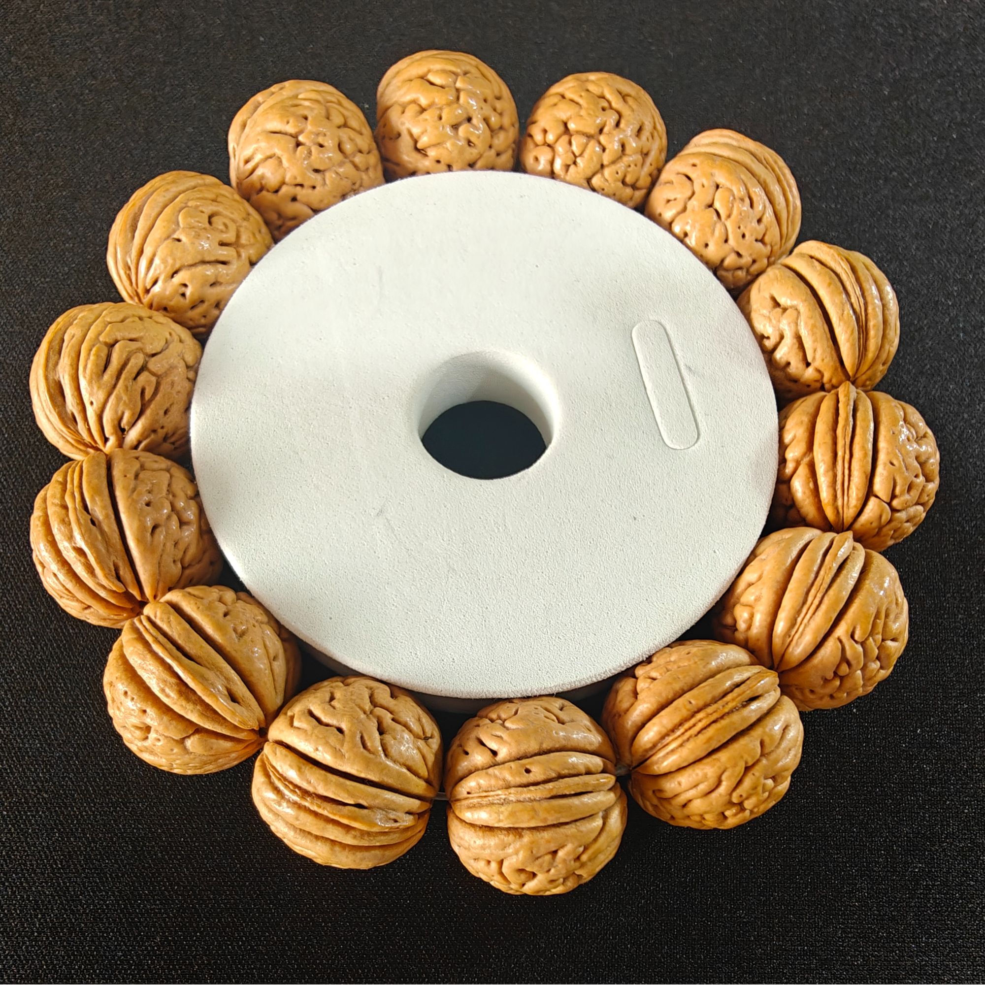 桃核肌肉大锤子，嘎嘎板正，滴流圆的手串，密度高油性好，肌肉纹火爆