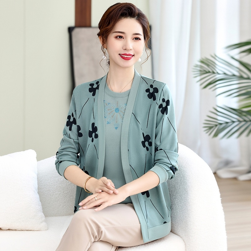 2024妈妈装春秋季针织衫印花两件套开衫中老年女装洋气小衫套装