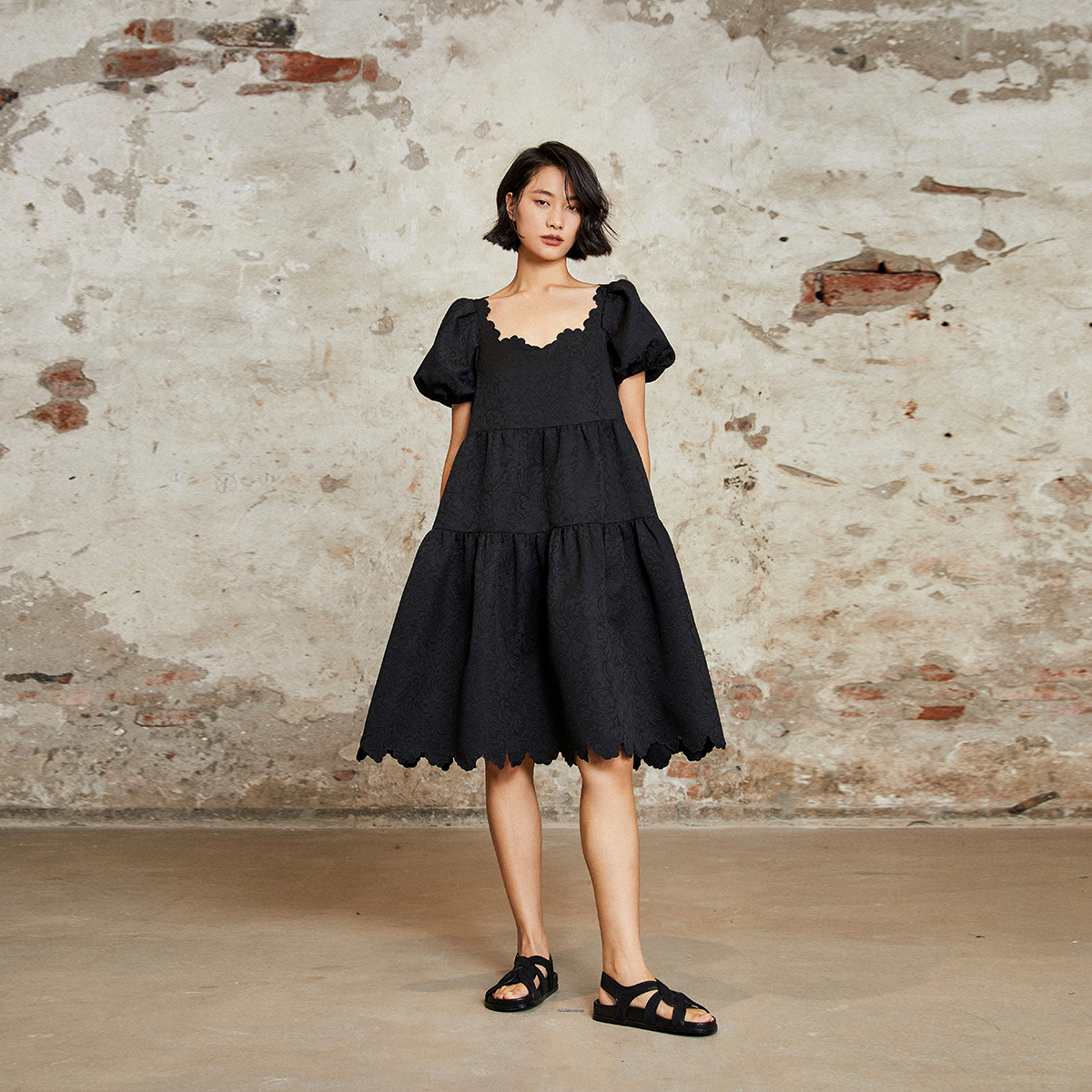 晶咕大码高级感黑色连衣裙女2022夏季新款气质显瘦泡泡袖裙子质感