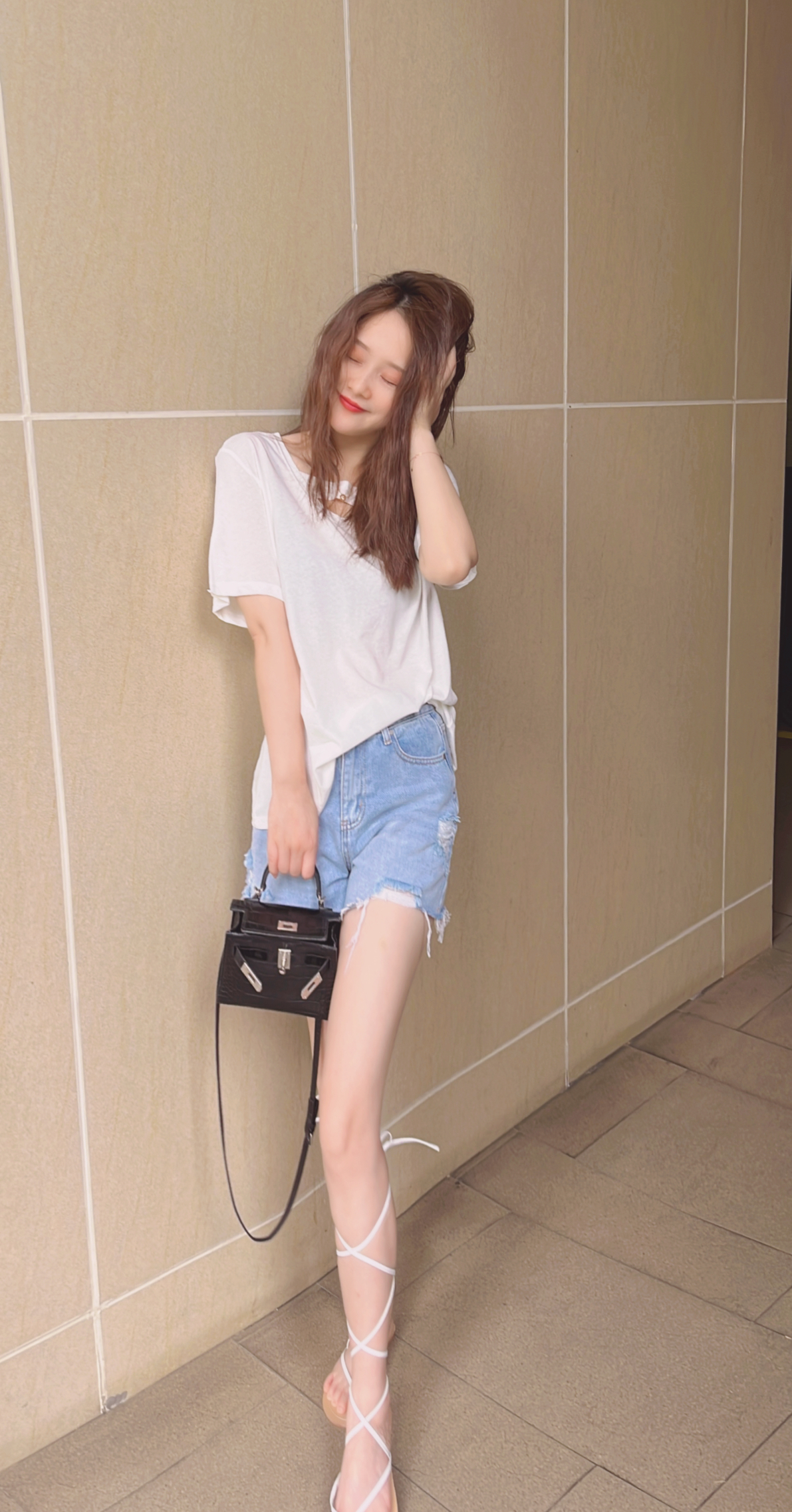 时尚宽松小心机T恤小上衣