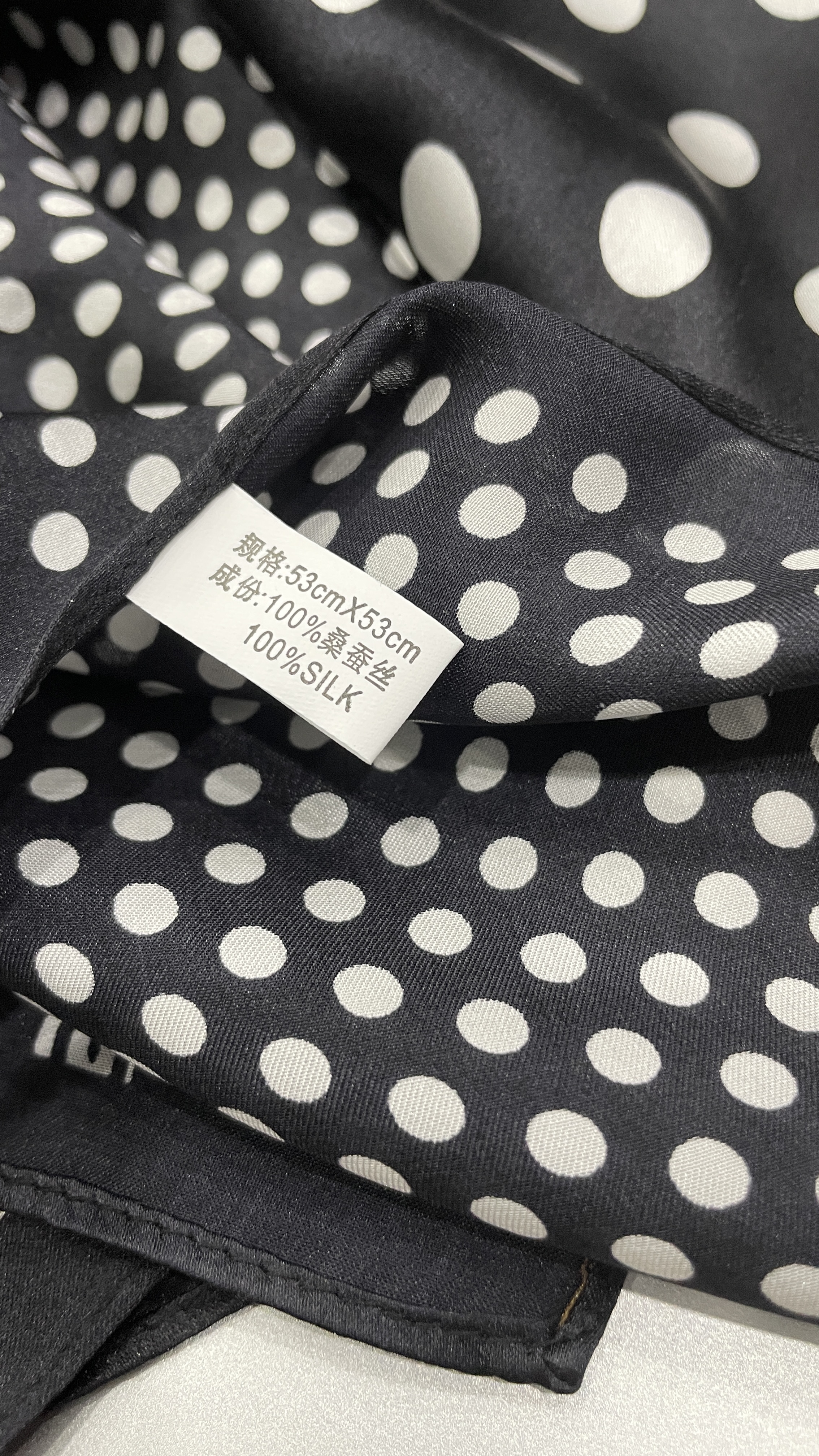 黑白图案桑蚕丝小方巾