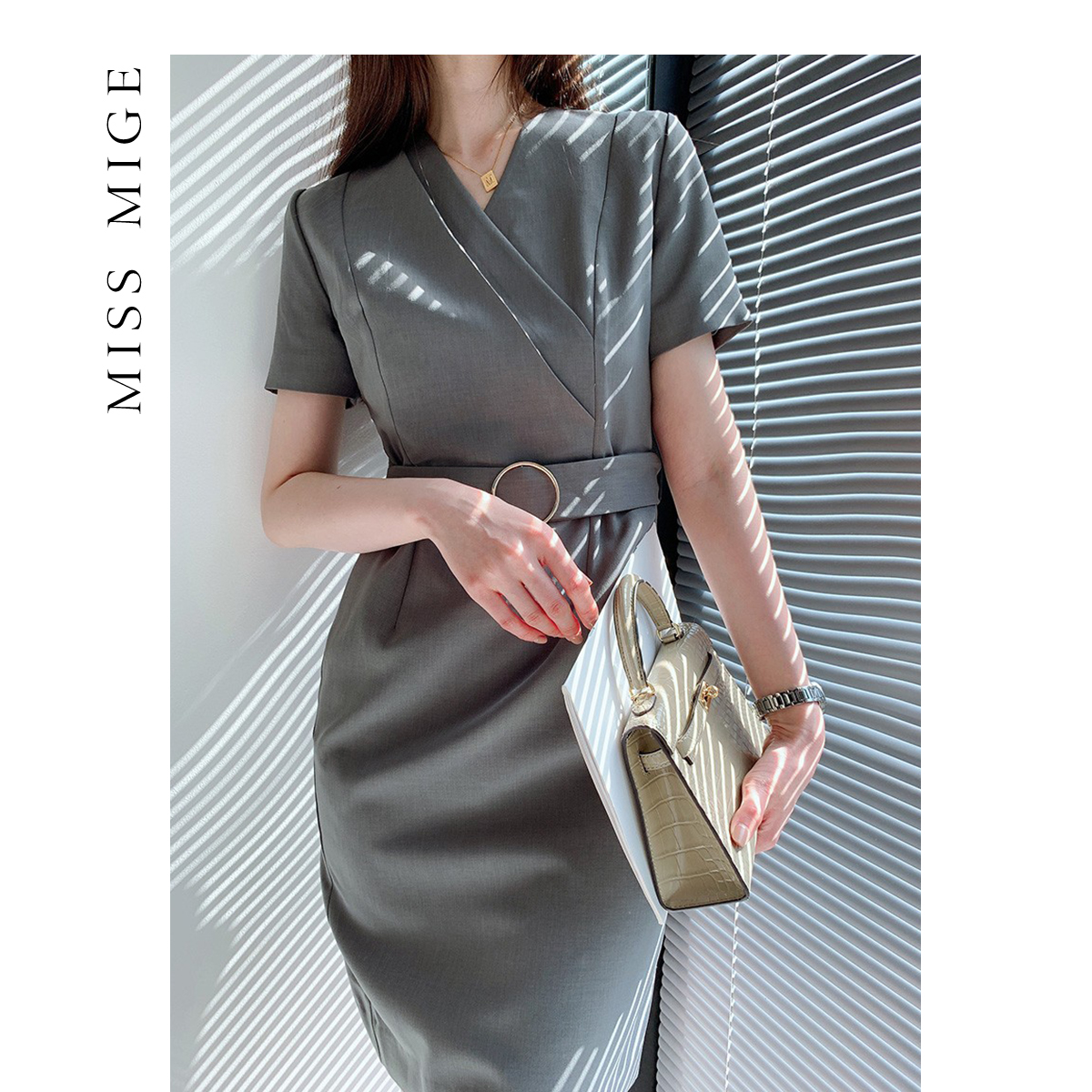 觅格L02法式v领修身连衣裙春夏新款赫本风设计感小众气质西装裙子