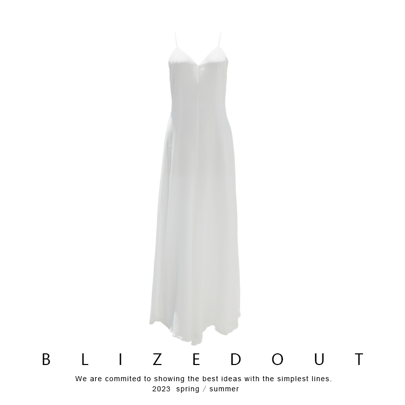 笔里【BLIZEDOUT】330707白色吊带设计的高腰连体裤